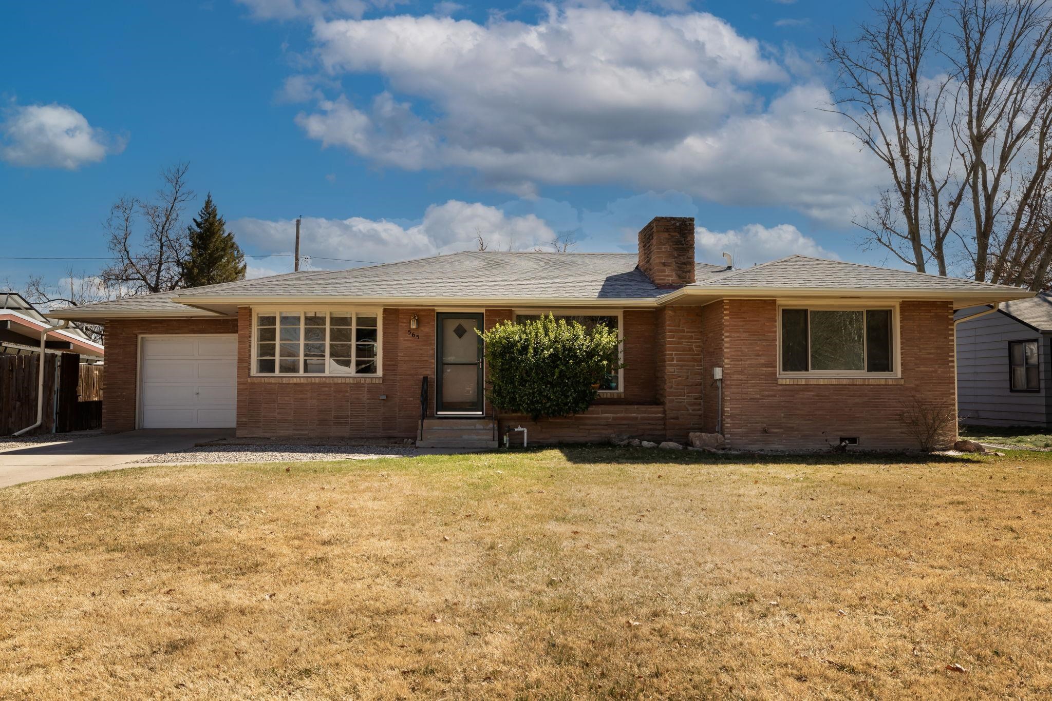 565 Pinyon Avenue Property Photo