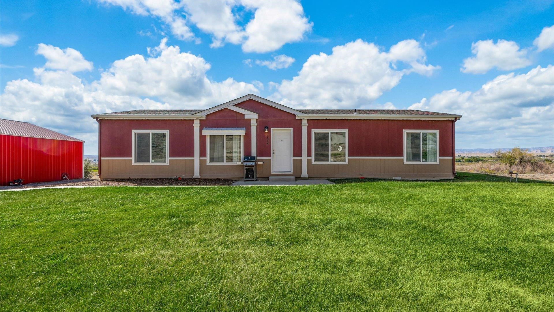 1715 10 Road Property Photo
