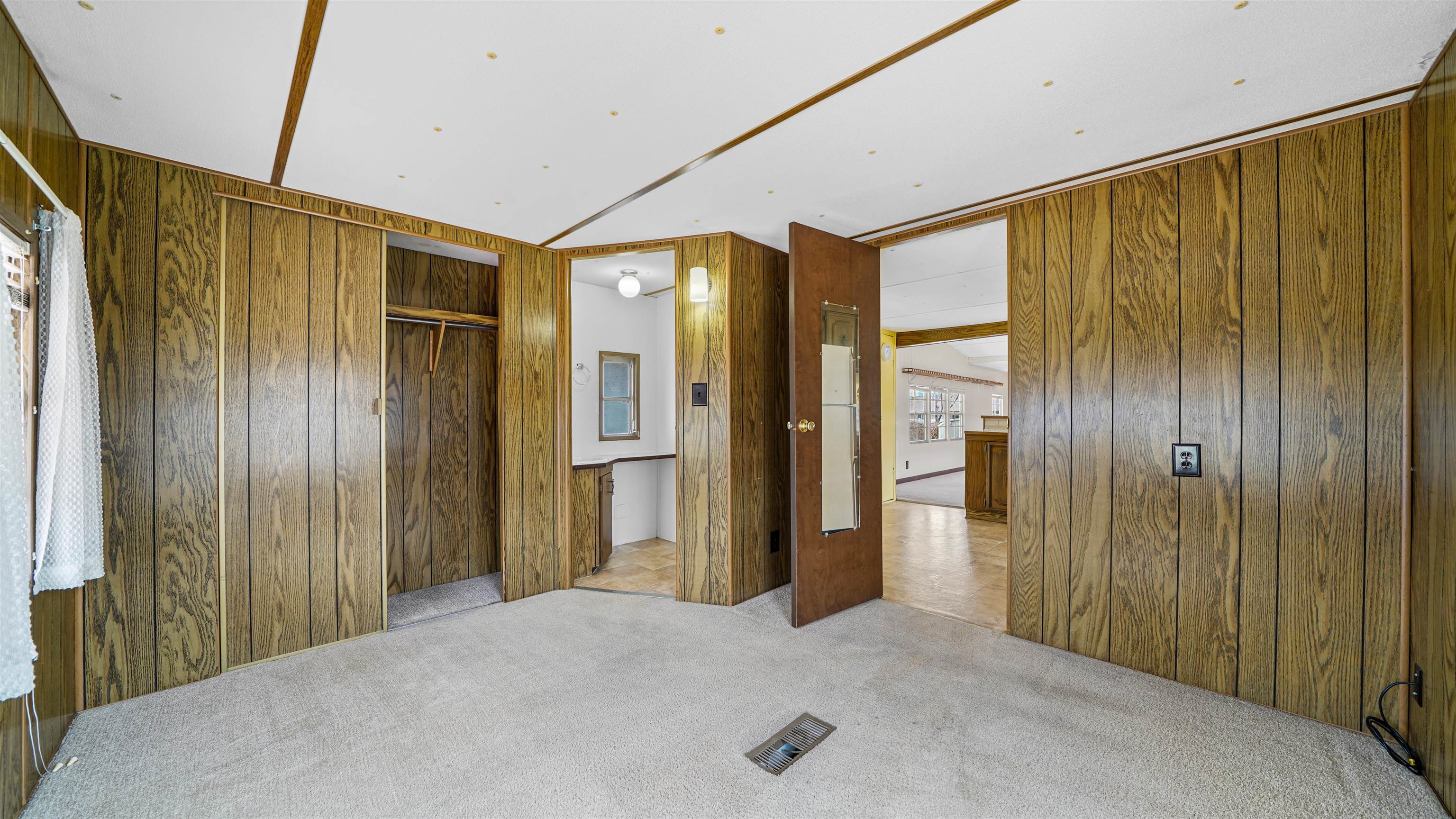 3251 E Road Property Photo 9