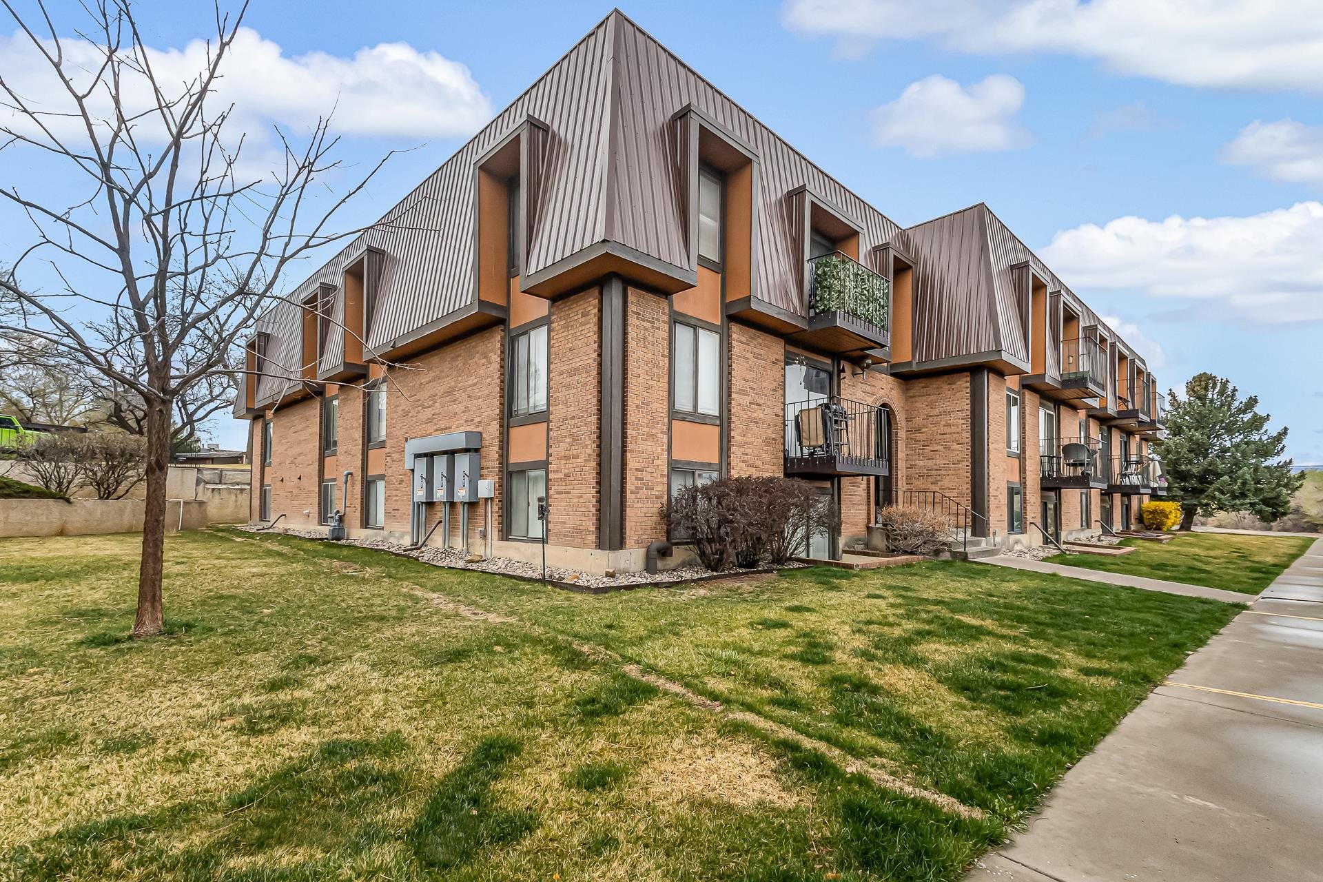 3231 Lakeside Drive