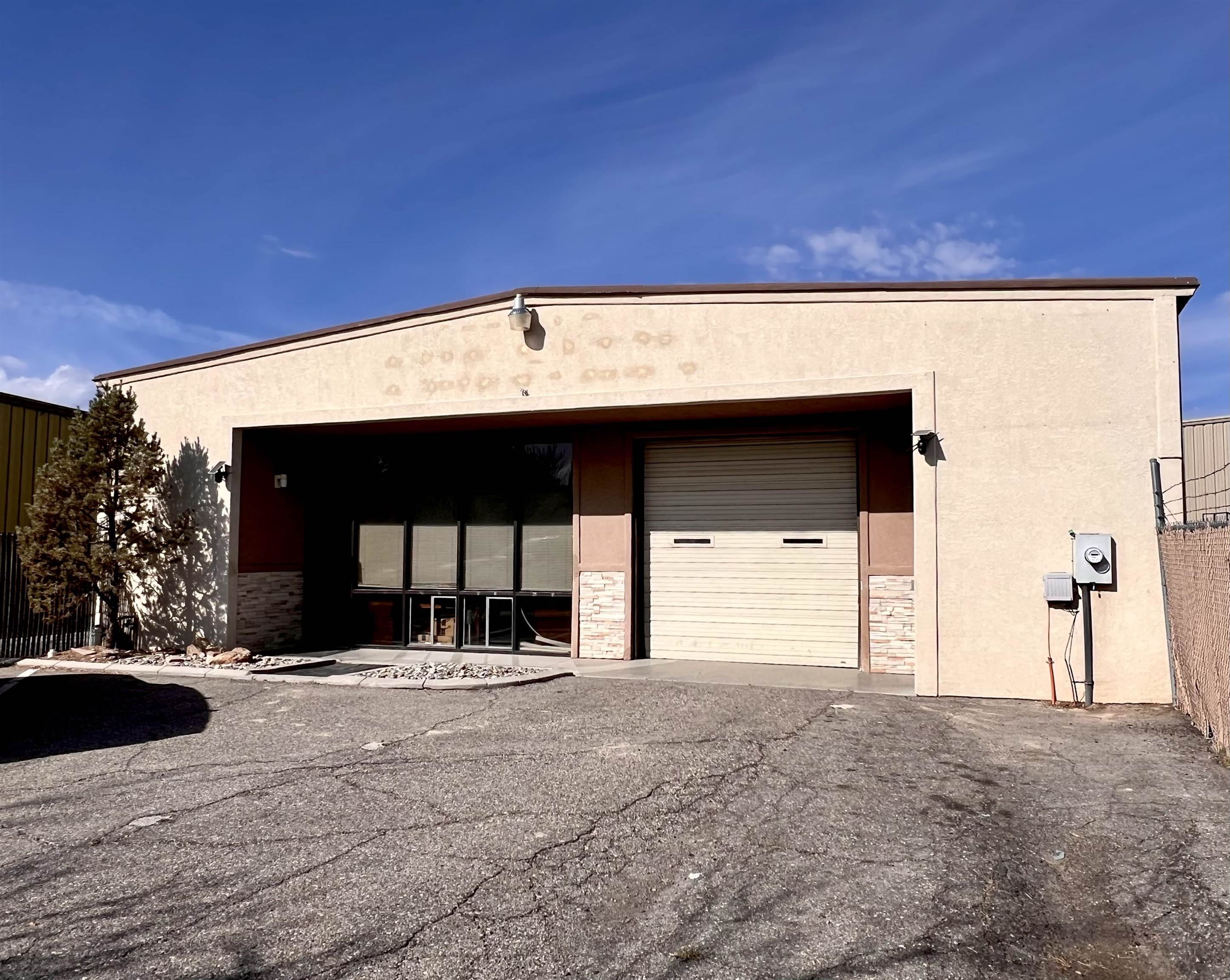 579 1/2 N Commercial Drive Property Photo 2