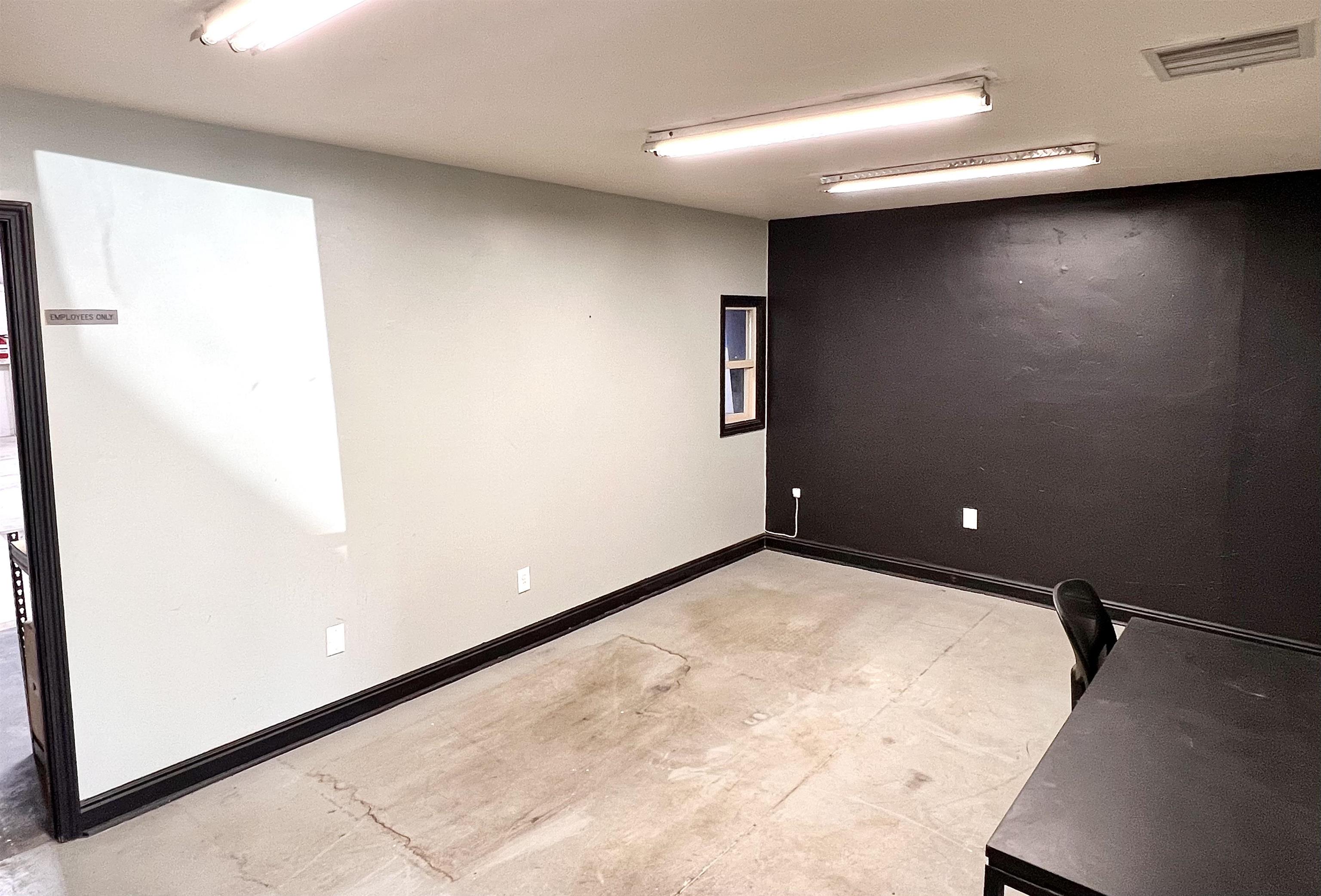 579 1/2 N Commercial Drive Property Photo 13