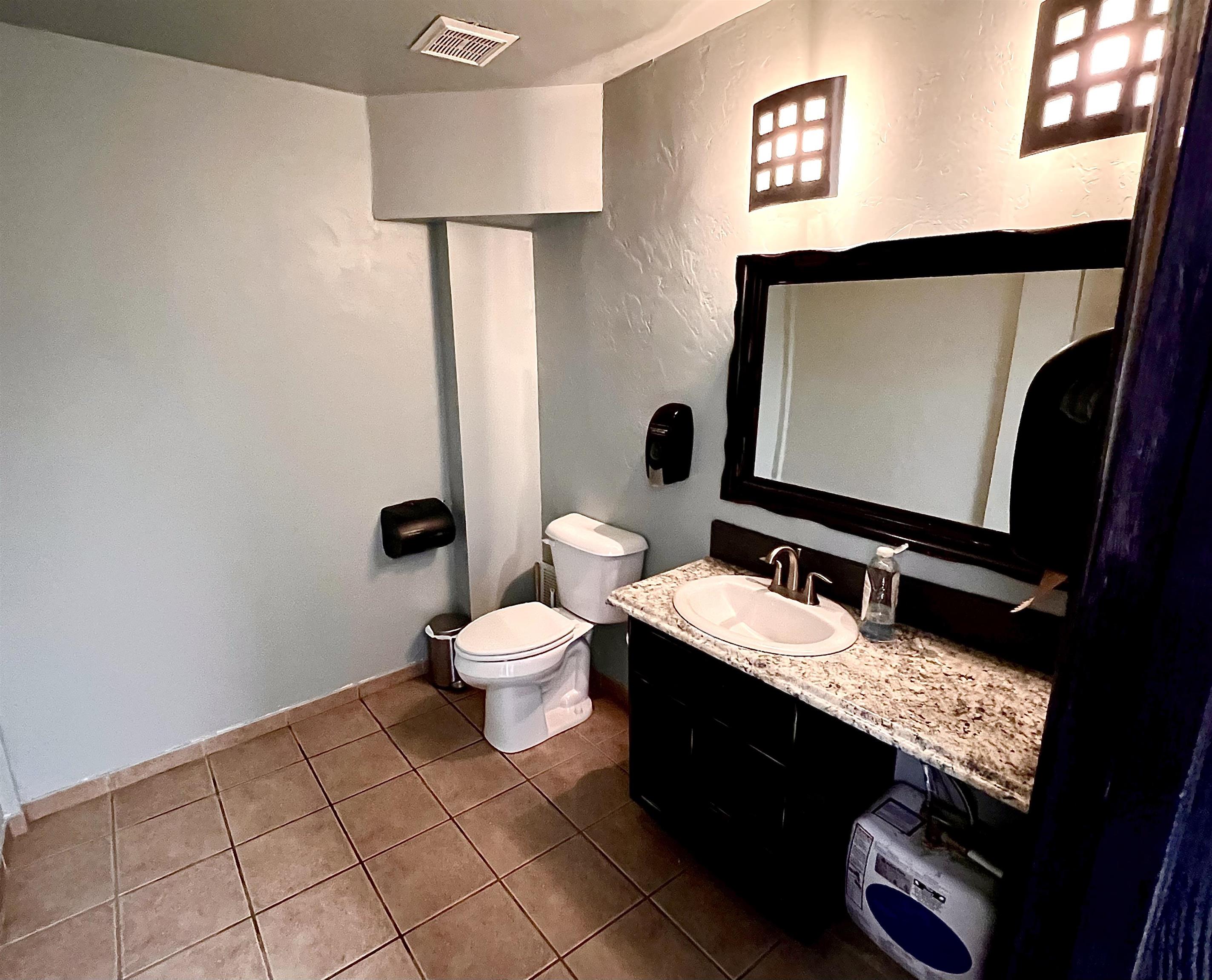 579 1/2 N Commercial Drive Property Photo 18
