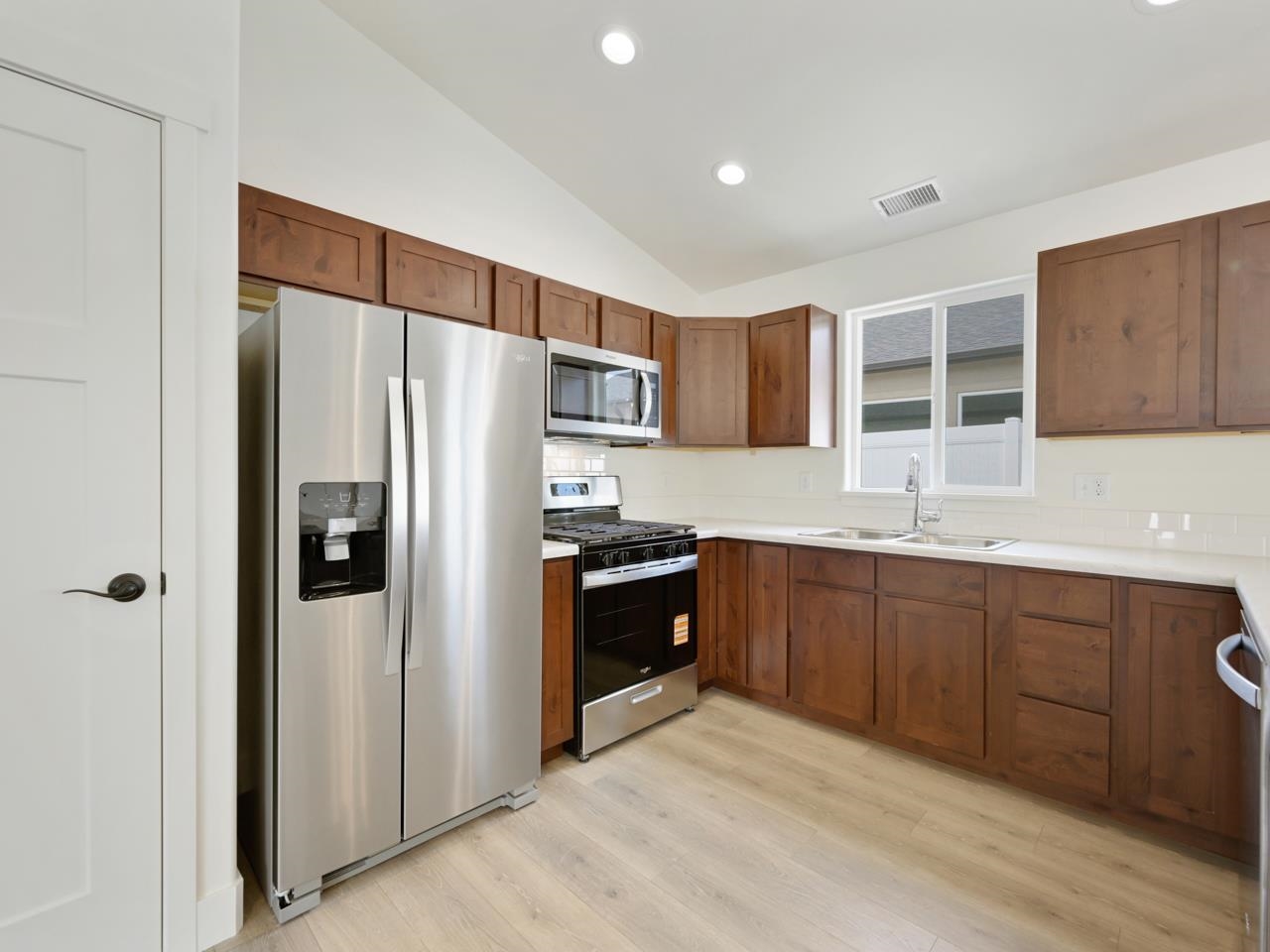 418 Steven Creek Street Property Photo 6