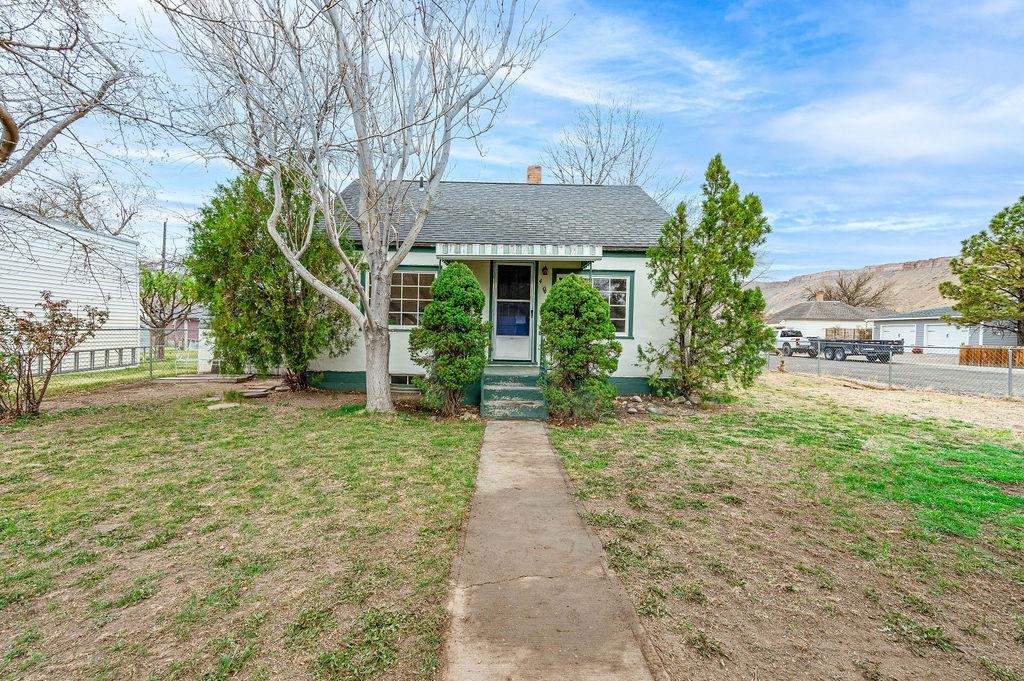 404 S Peach Avenue Property Photo
