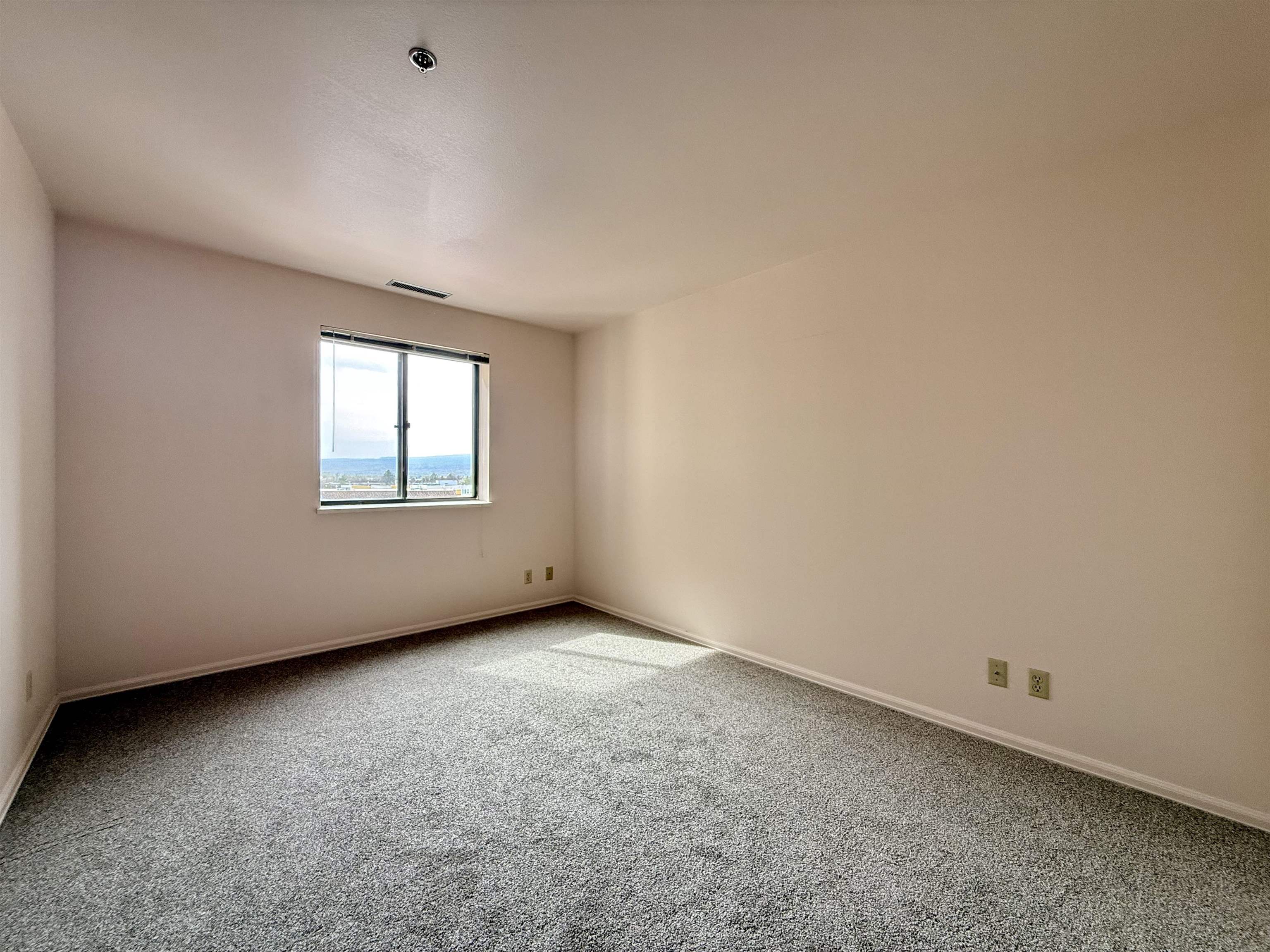 1111 Horizon Drive Property Photo 4