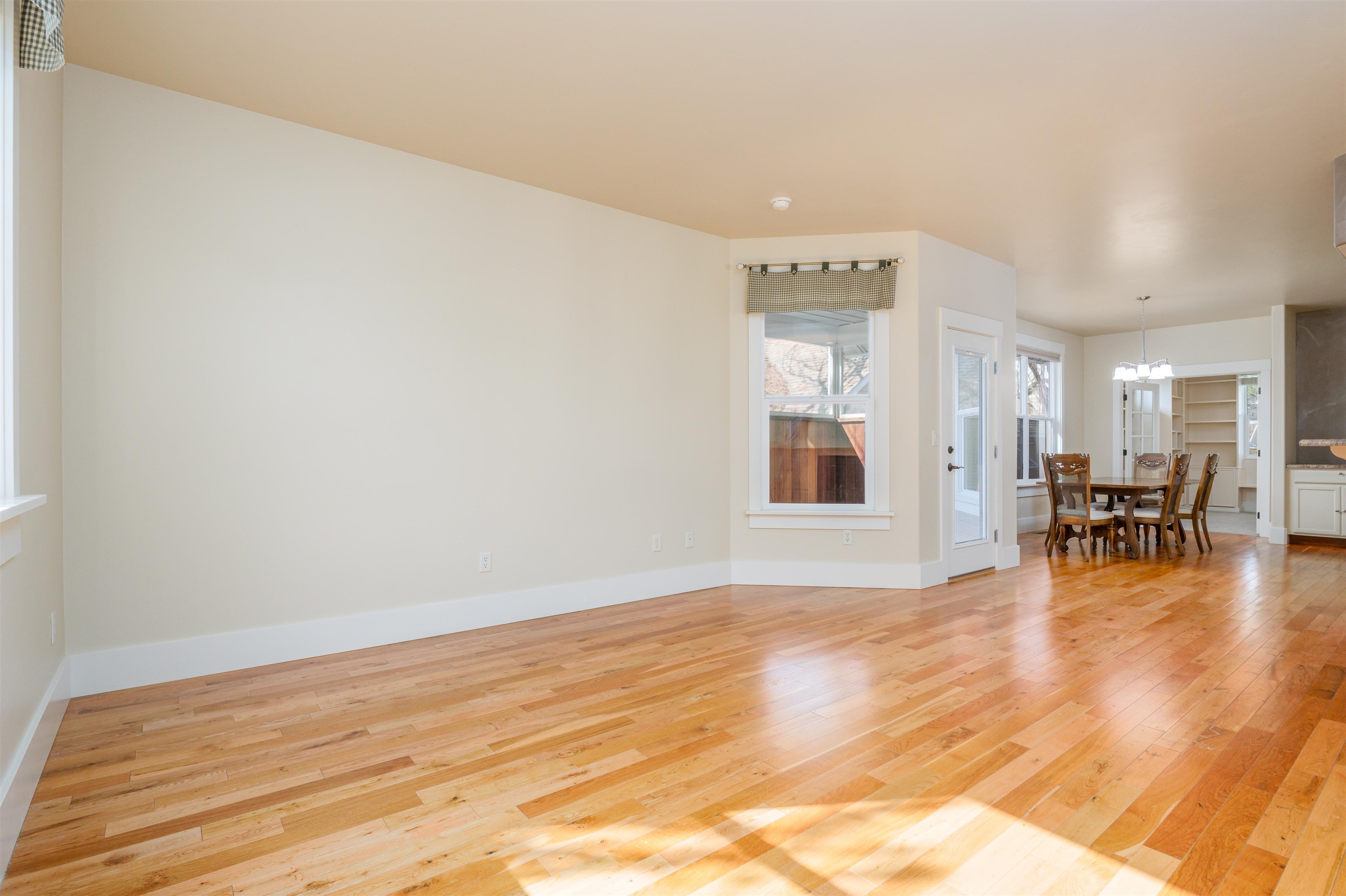 1112 Sunrose Lane Property Photo 4