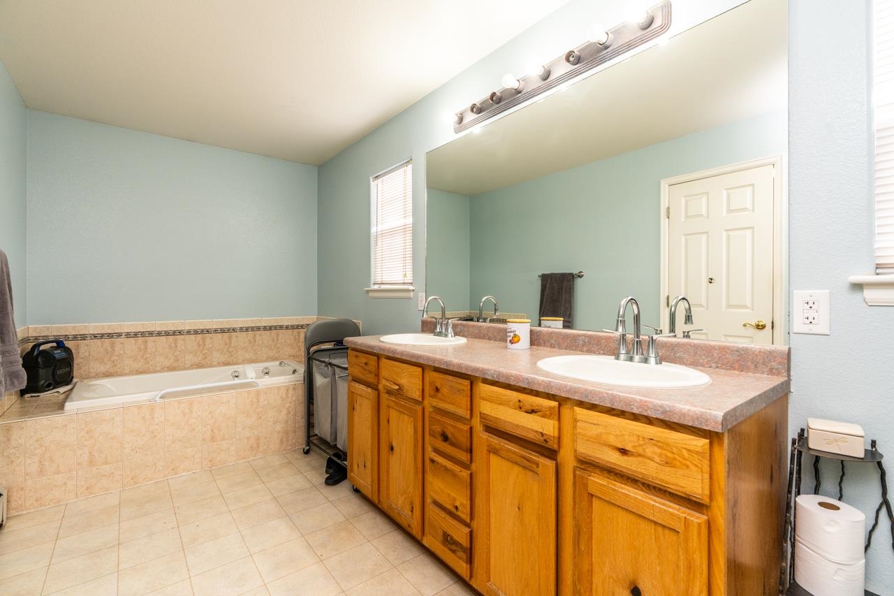 3152 Forrest Way Property Photo 12