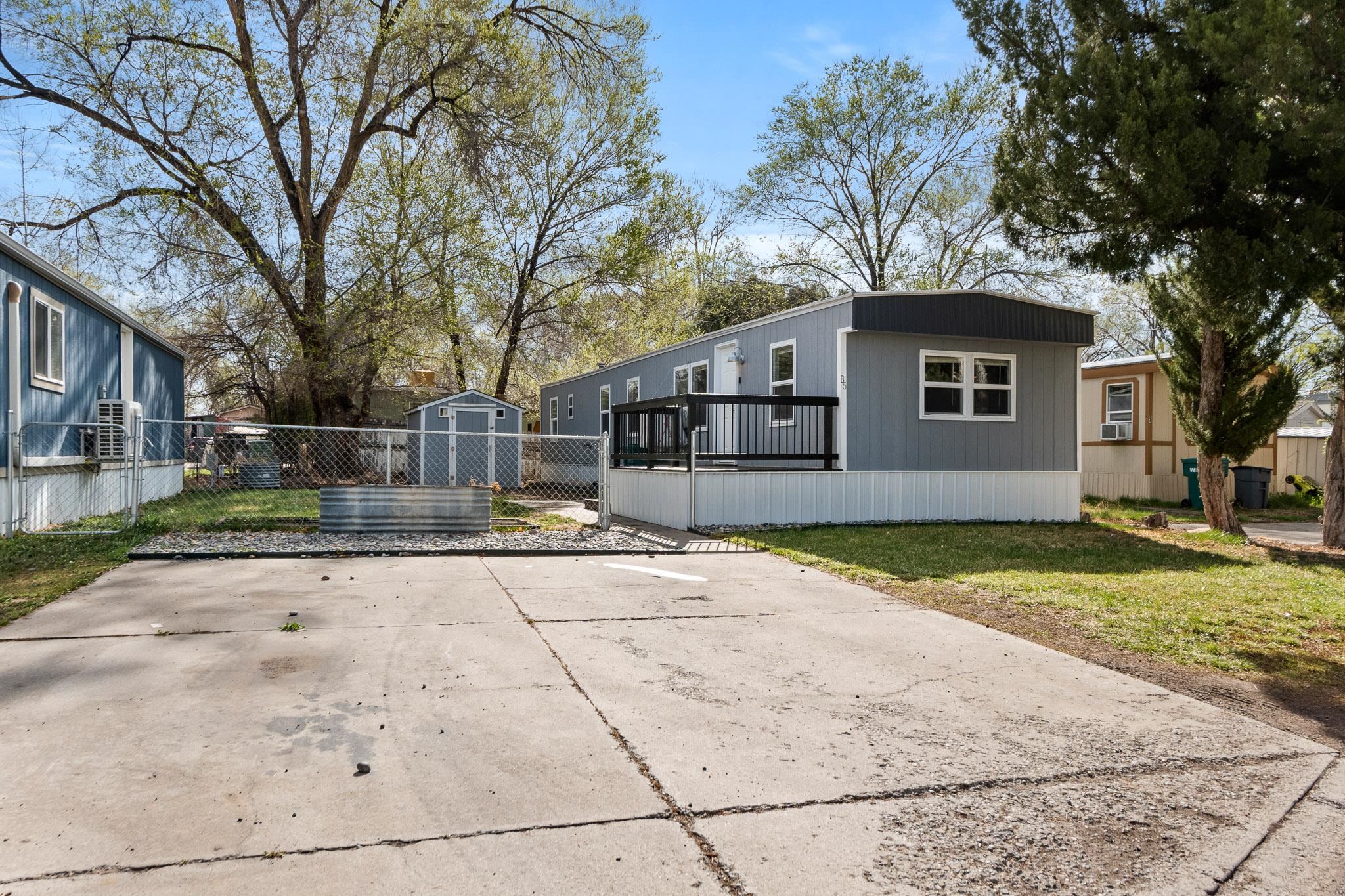 825 E Ottley Avenue Property Photo