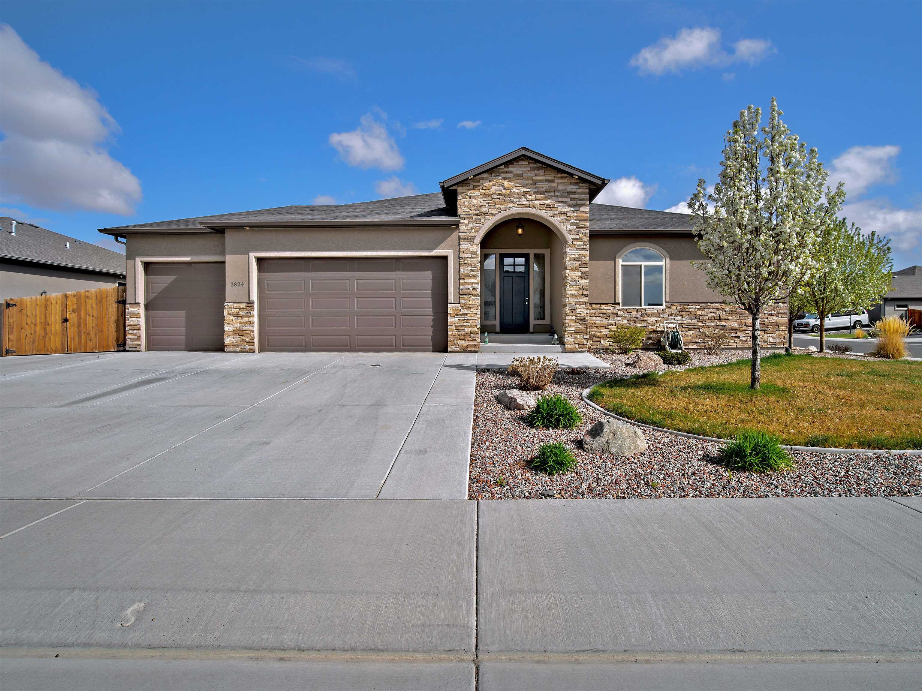 2824 Hollow Way Property Photo