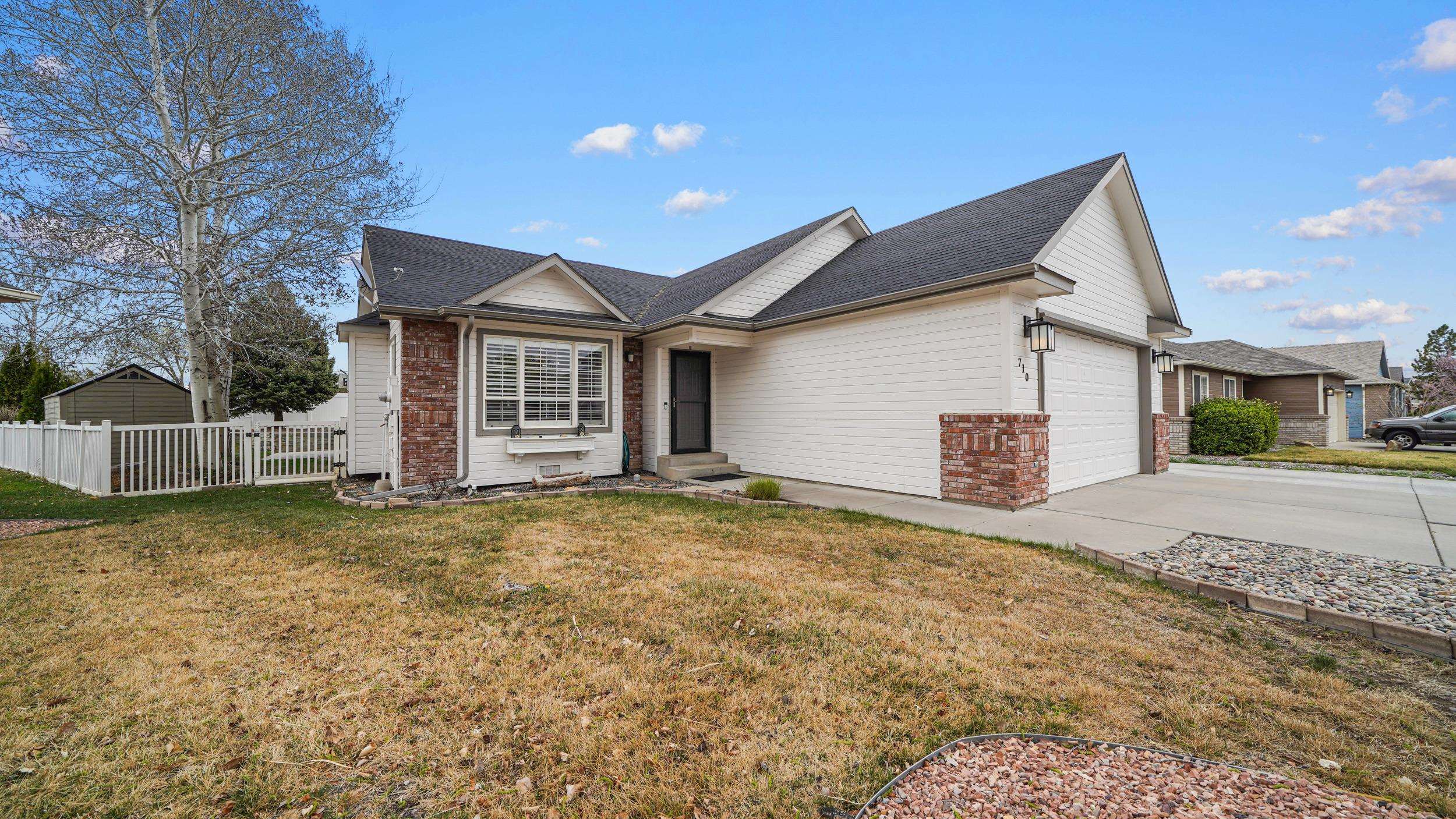 710 E Harbor Circle Property Photo 1