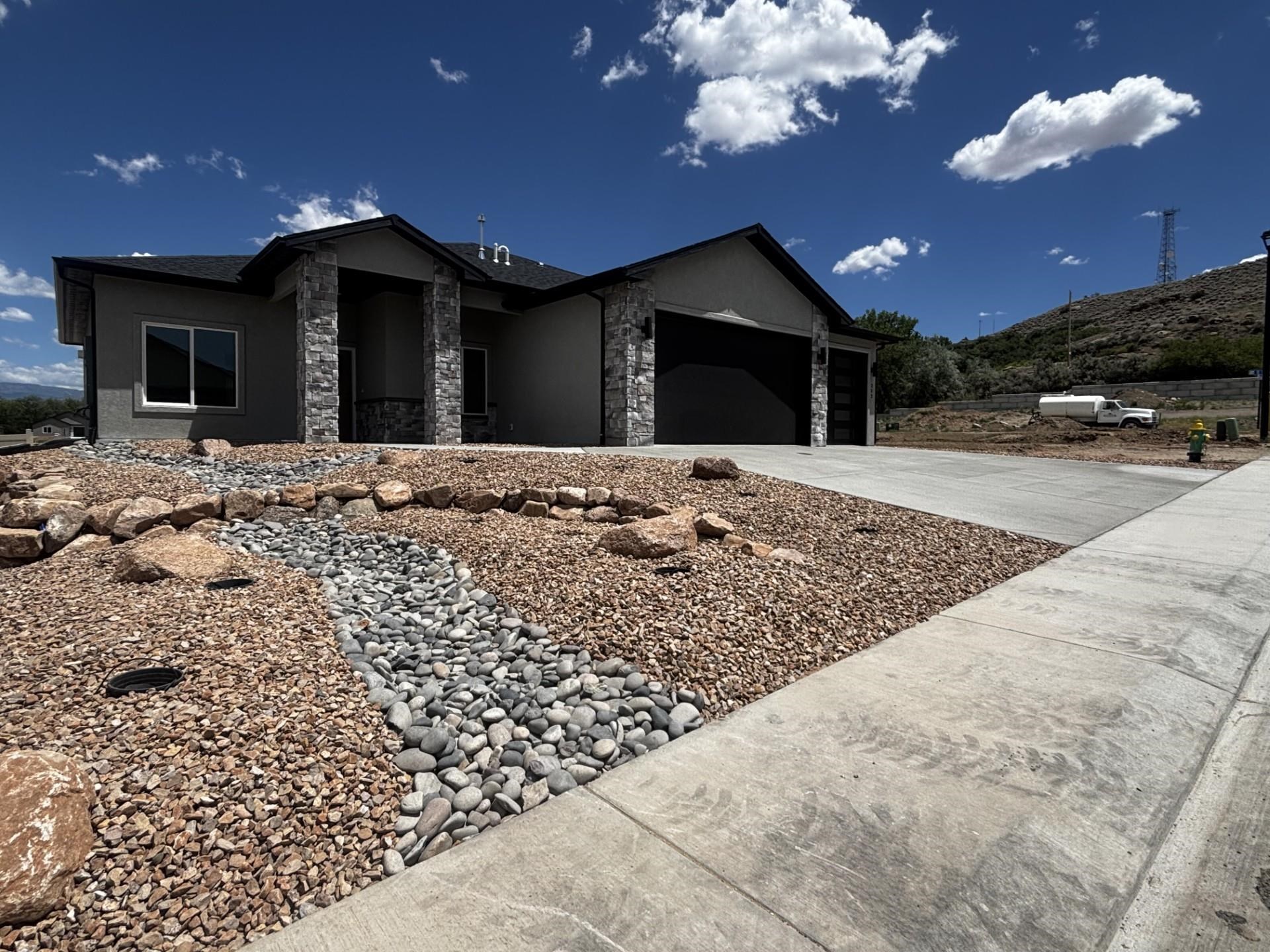 252 Maggie Drive Property Photo 1
