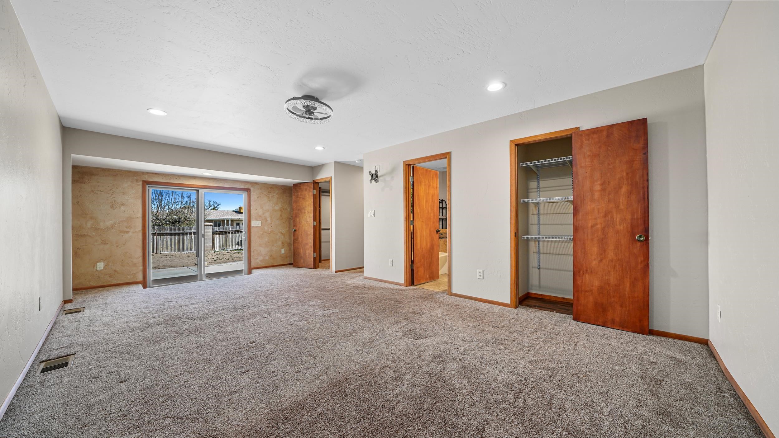 540 Village Way Property Photo 4