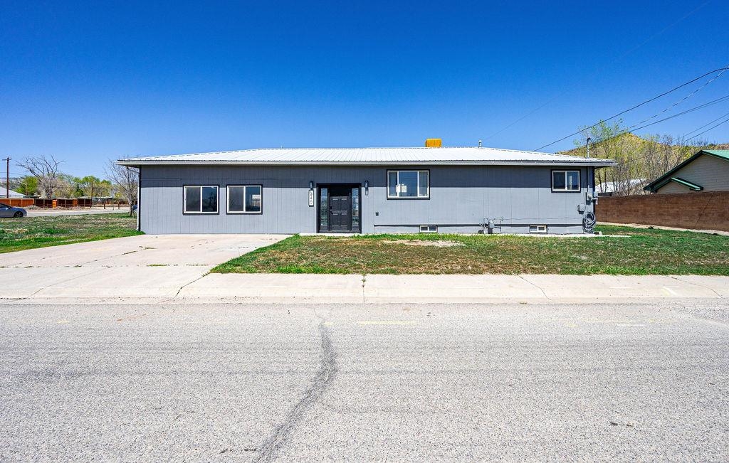 240 E 4th Street Property Photo