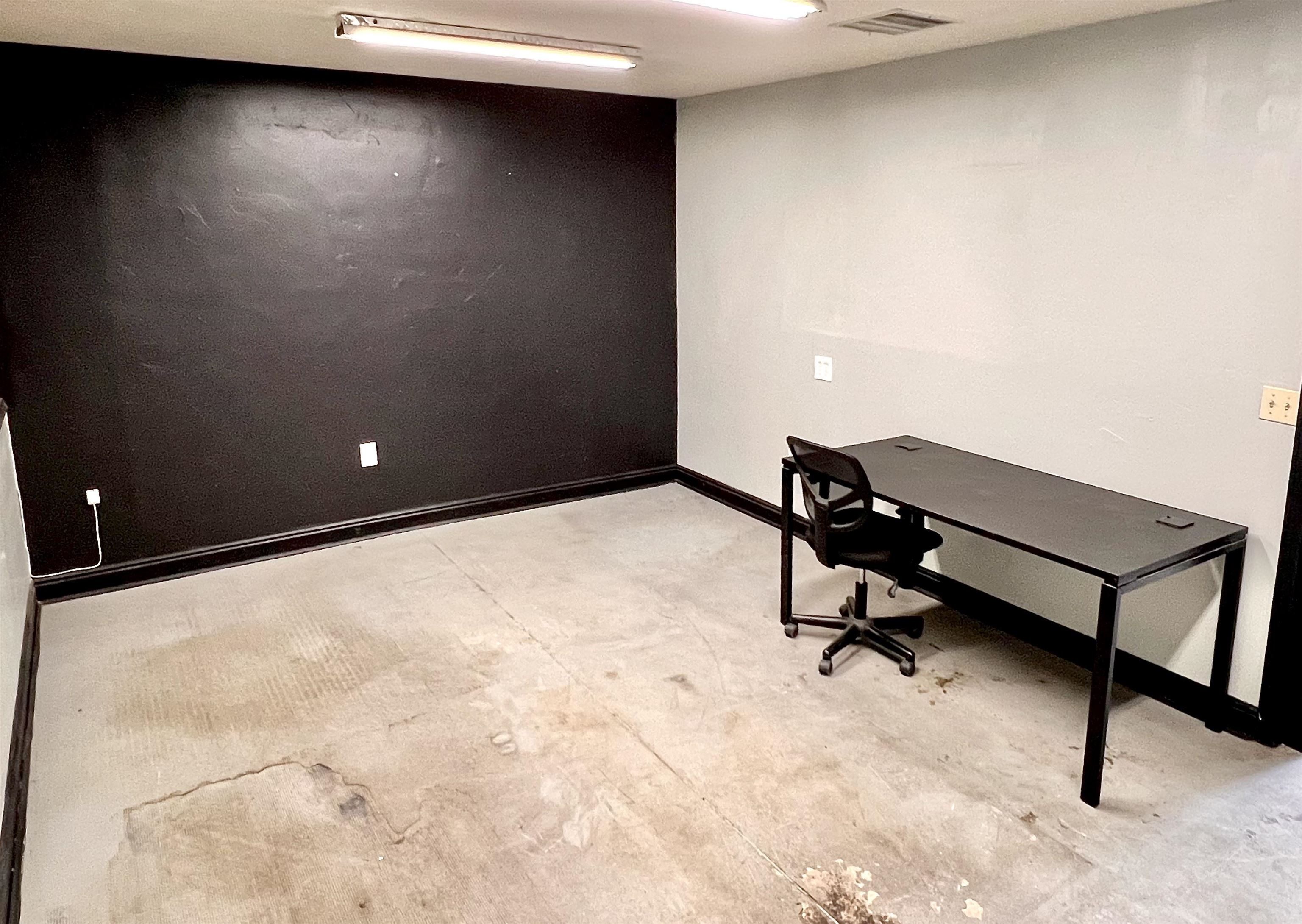 579 1/2 N Commercial Drive Property Photo 11