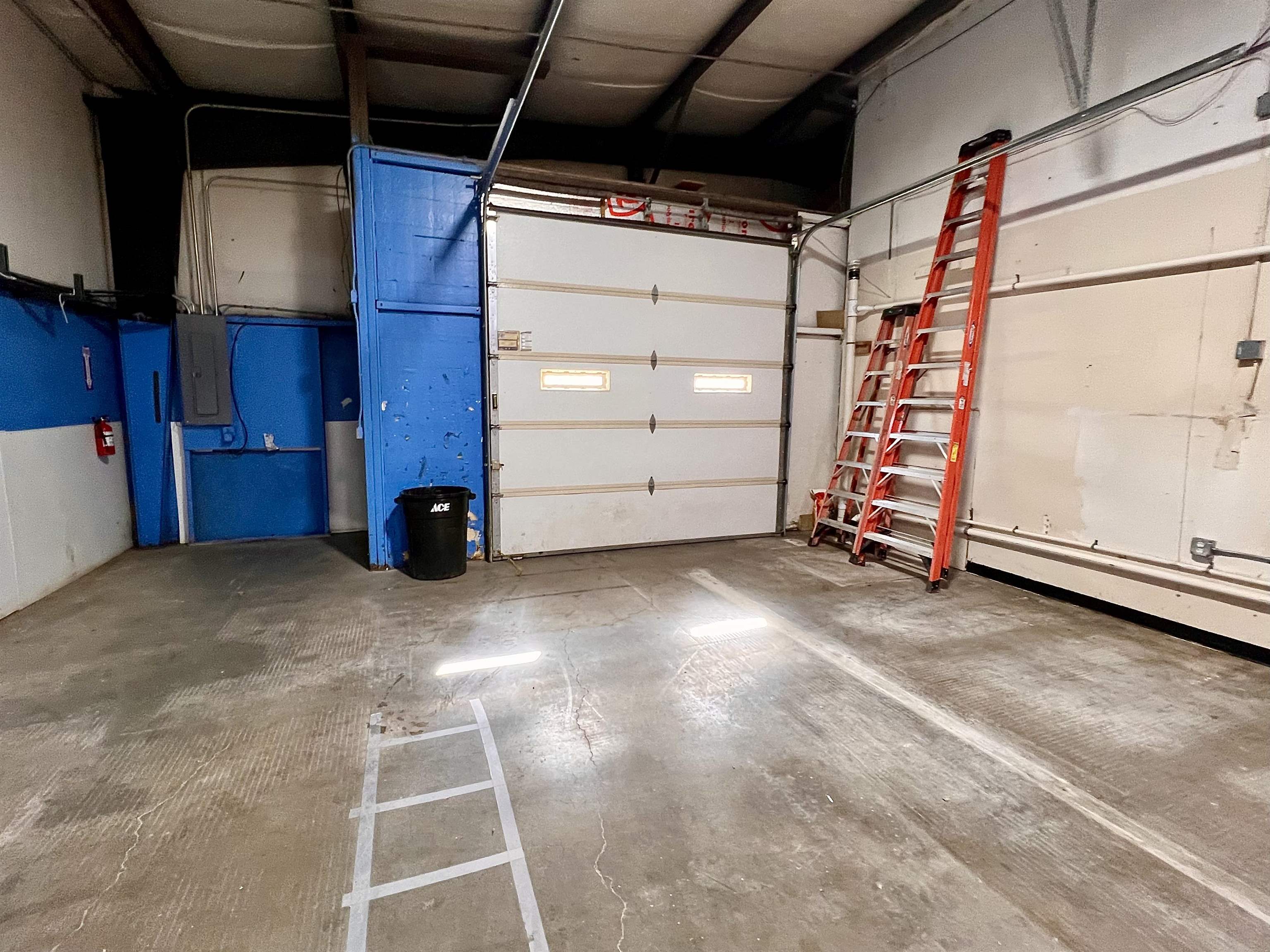 579 1/2 N Commercial Drive Property Photo 19