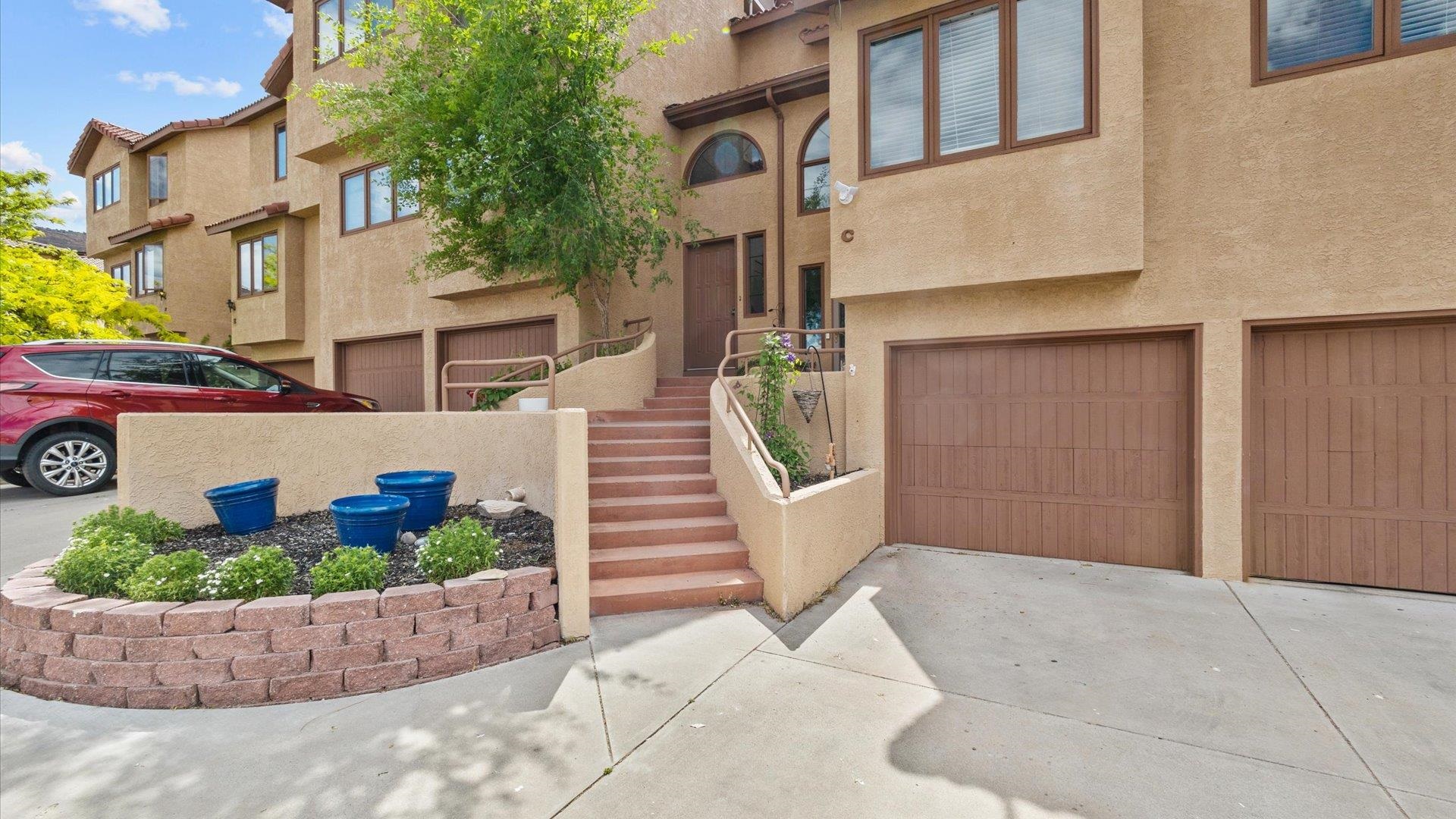 2059 S Broadway Property Photo 1