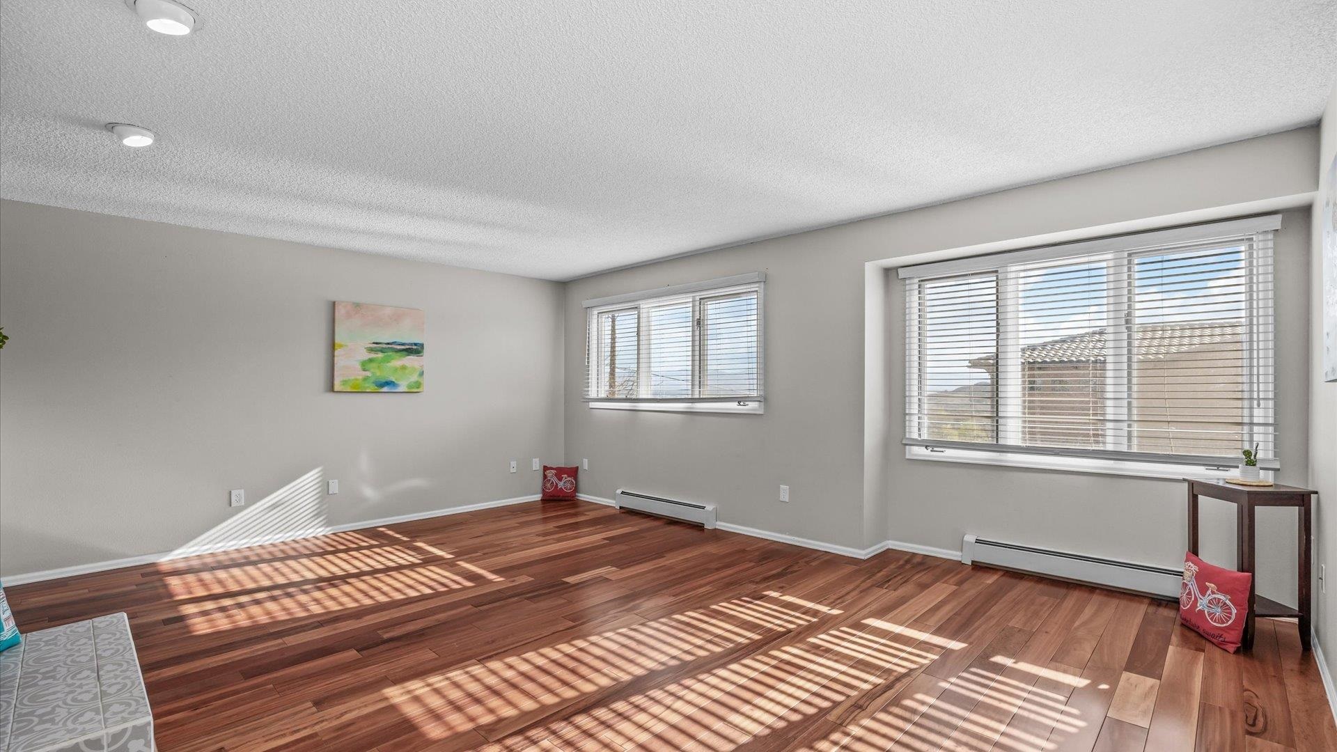 2059 S Broadway Property Photo 8
