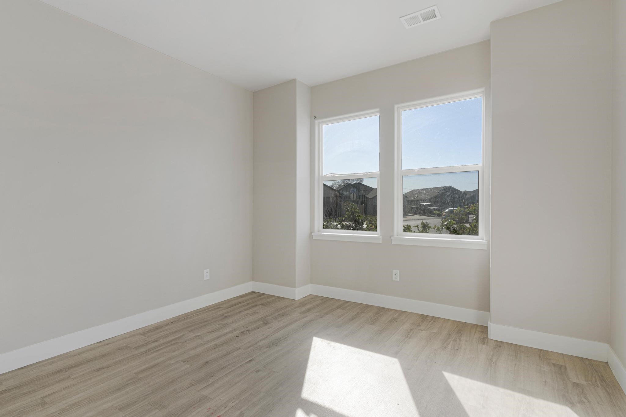 2918 Walnut Avenue Property Photo 6