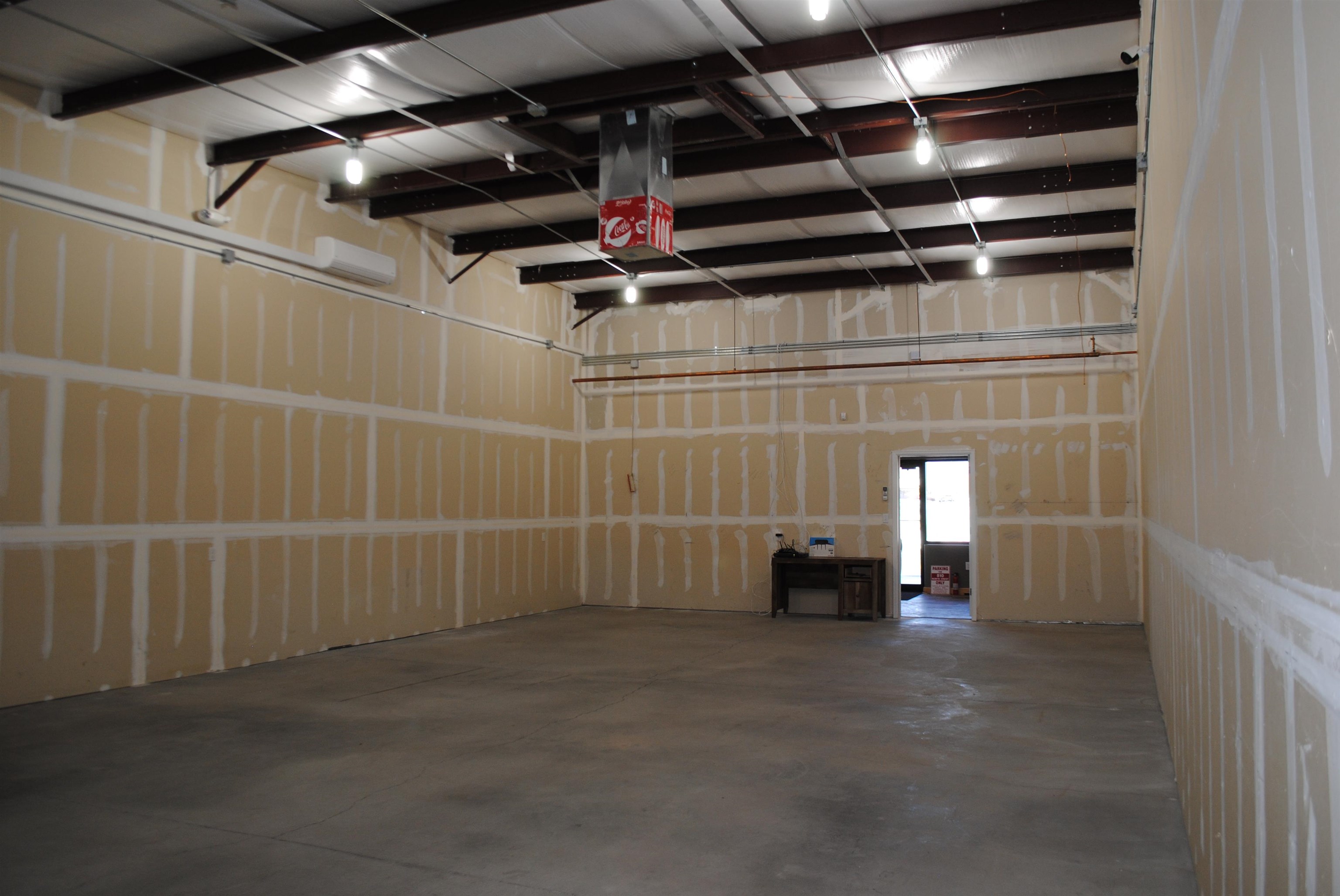 810 North Crest Drive Property Photo 4