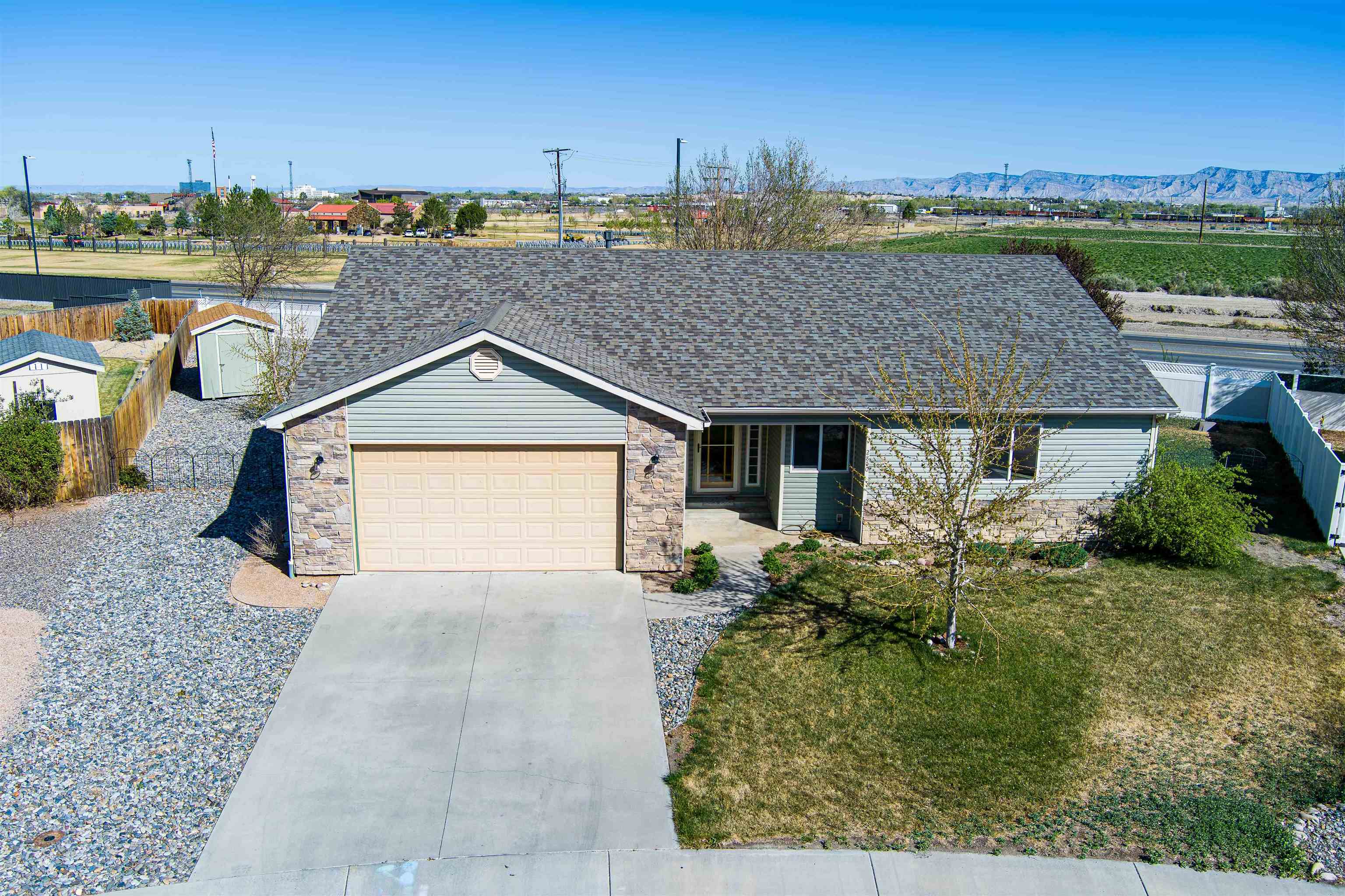 2850 Fenel Avenue Property Photo 2