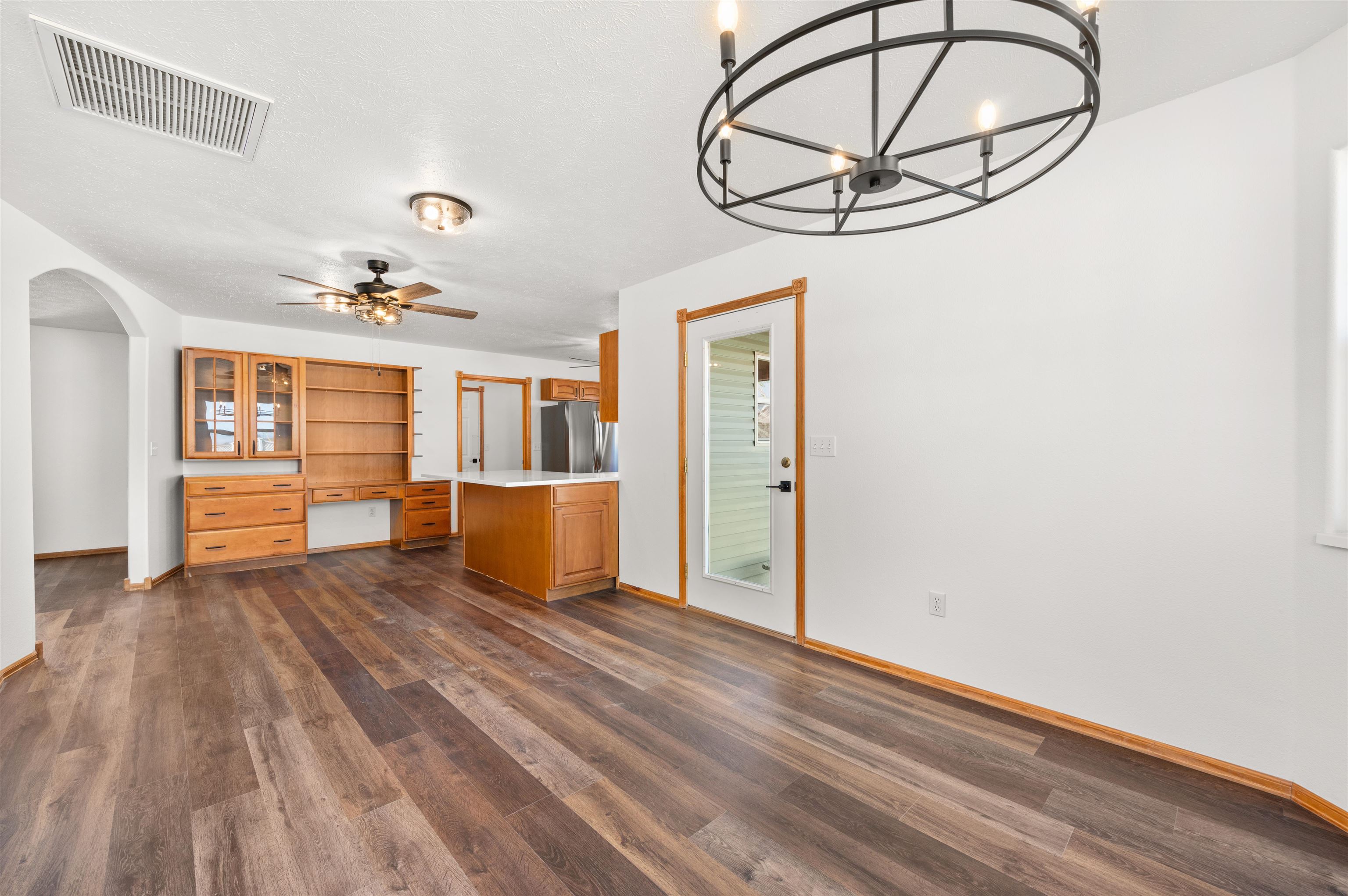 2850 Fenel Avenue Property Photo 4