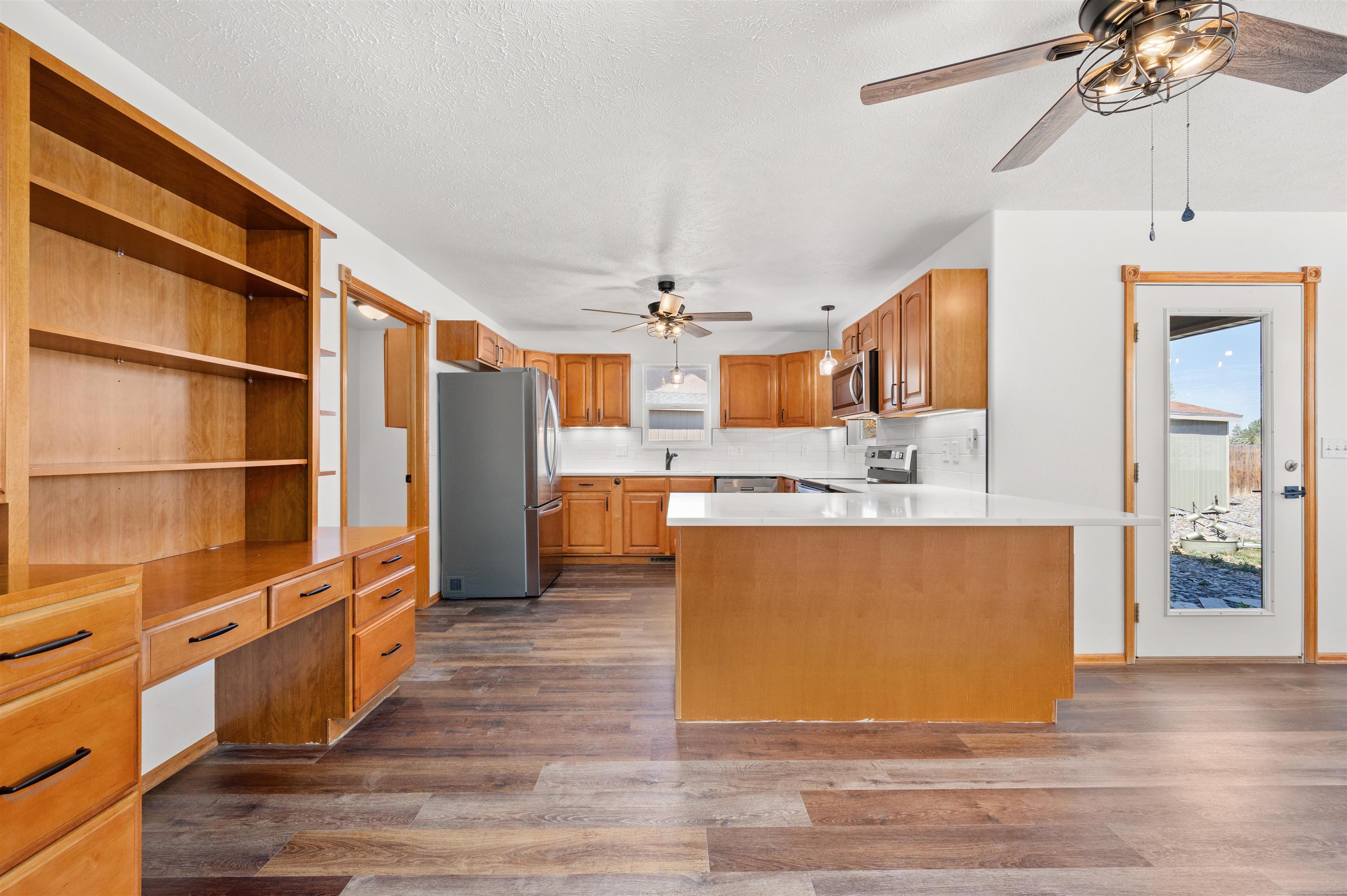 2850 Fenel Avenue Property Photo 10