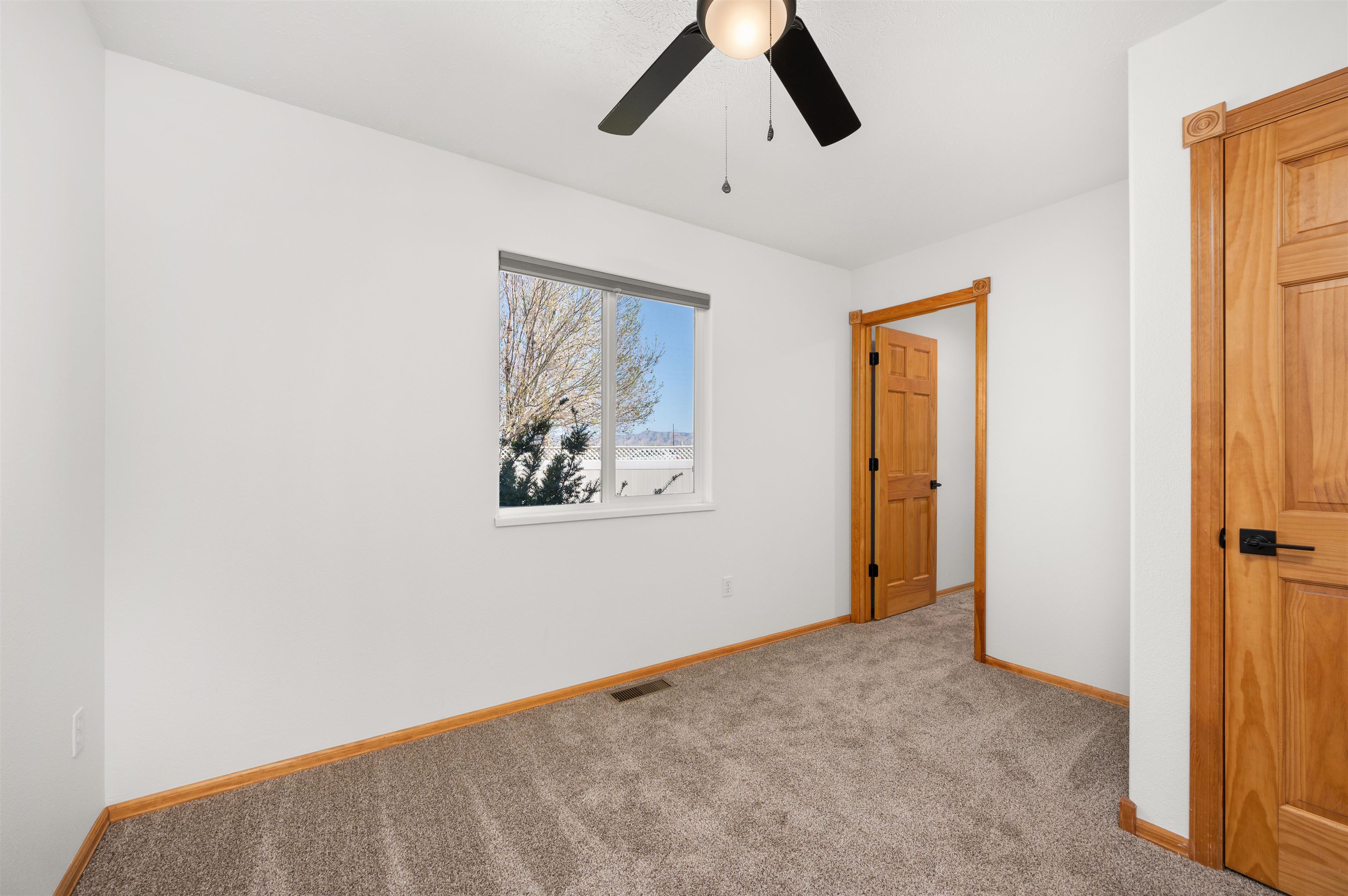 2850 Fenel Avenue Property Photo 17