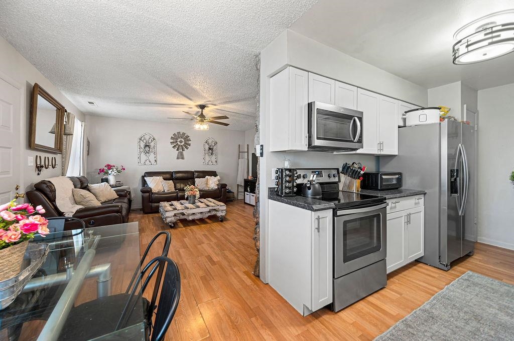 3041 1/2 Lancaster Gate Property Photo 11