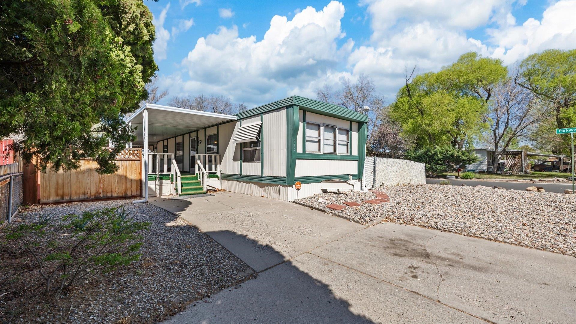 565 Eastwood Drive Property Photo