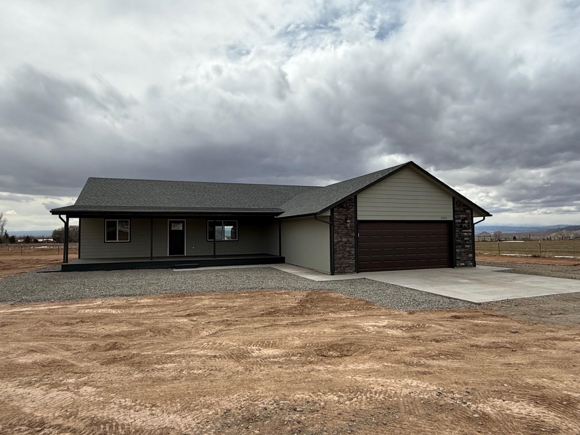 21030 North Road Property Photo