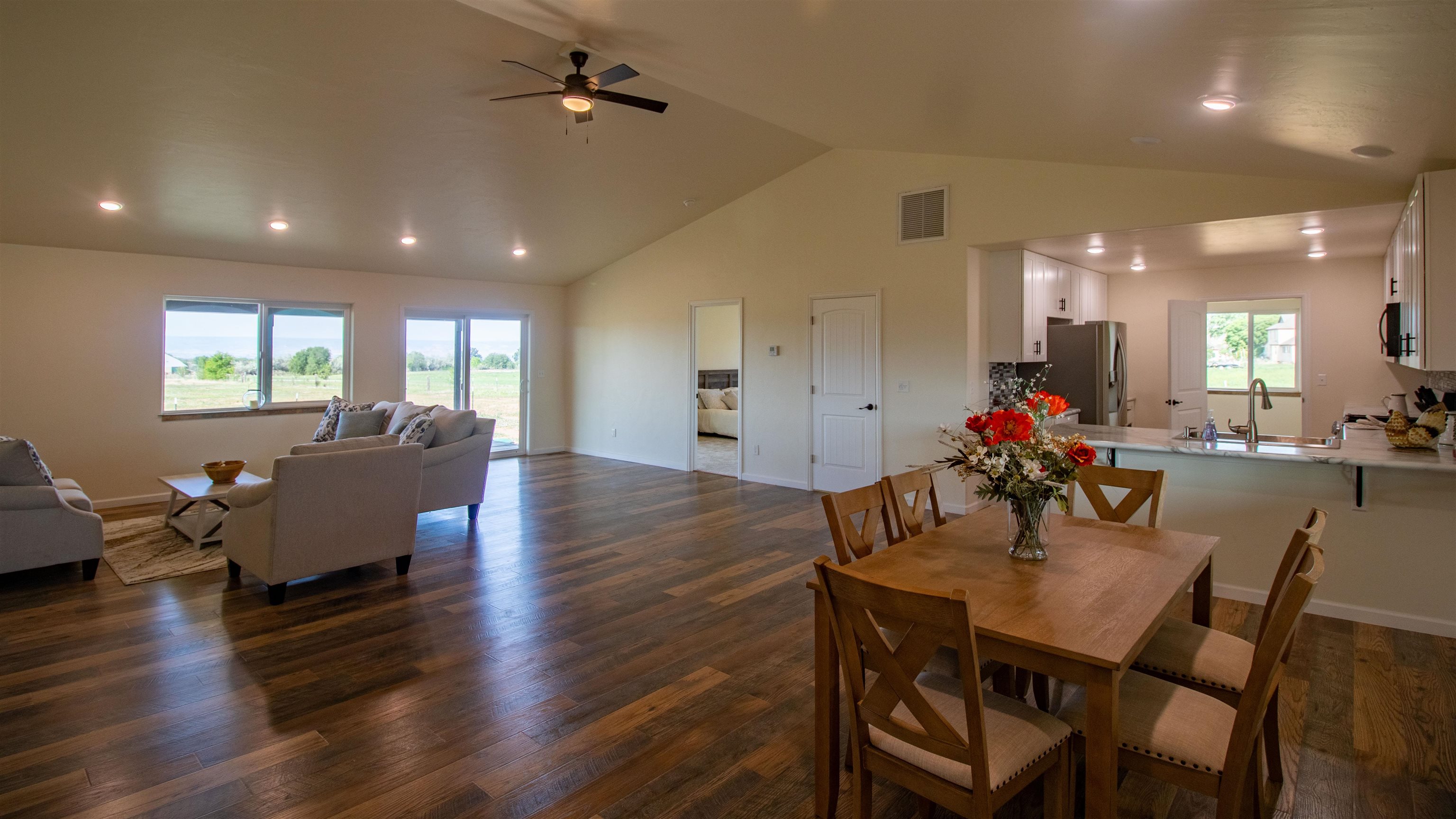 21030 North Road Property Photo 17