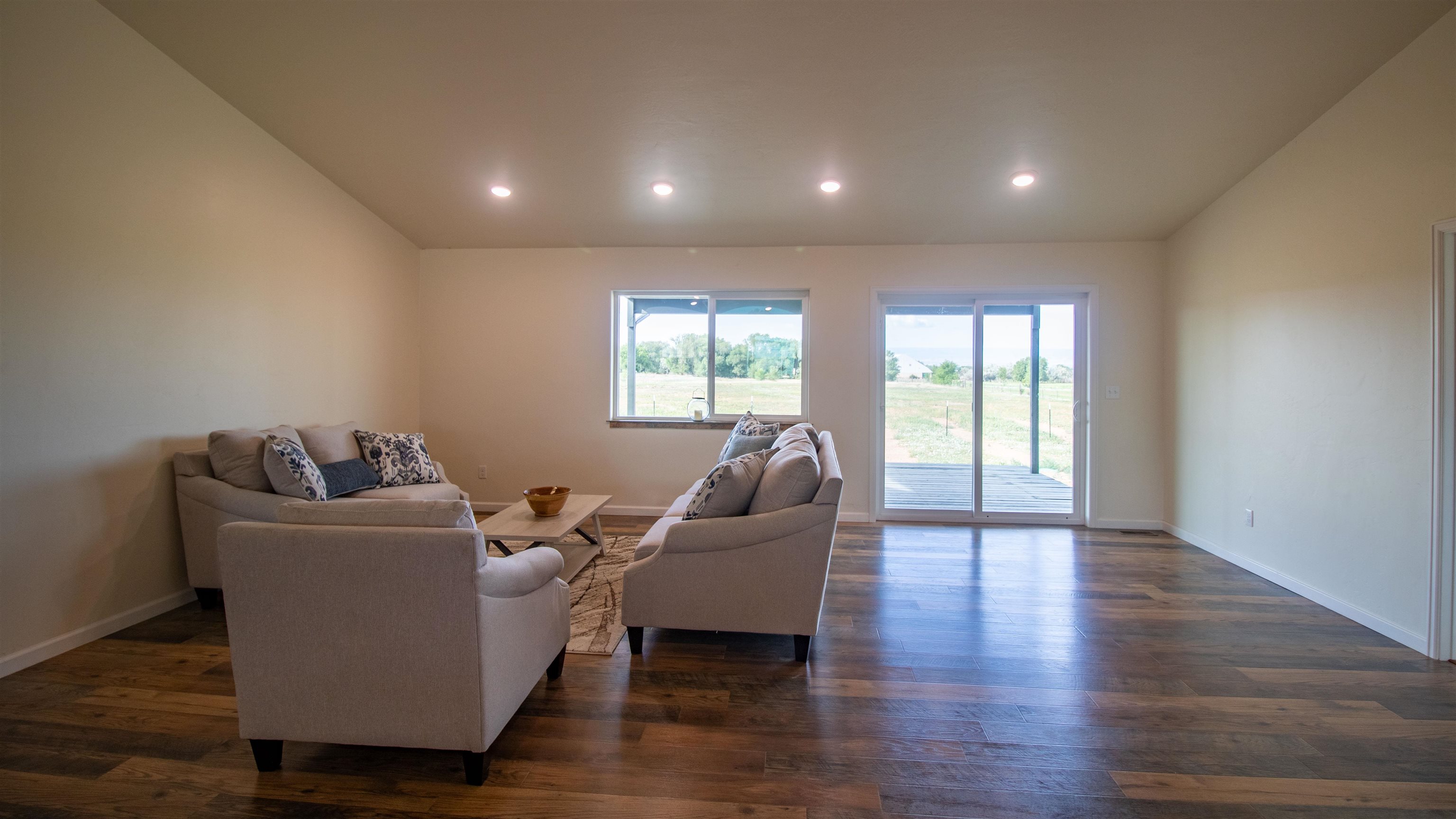 21030 North Road Property Photo 18