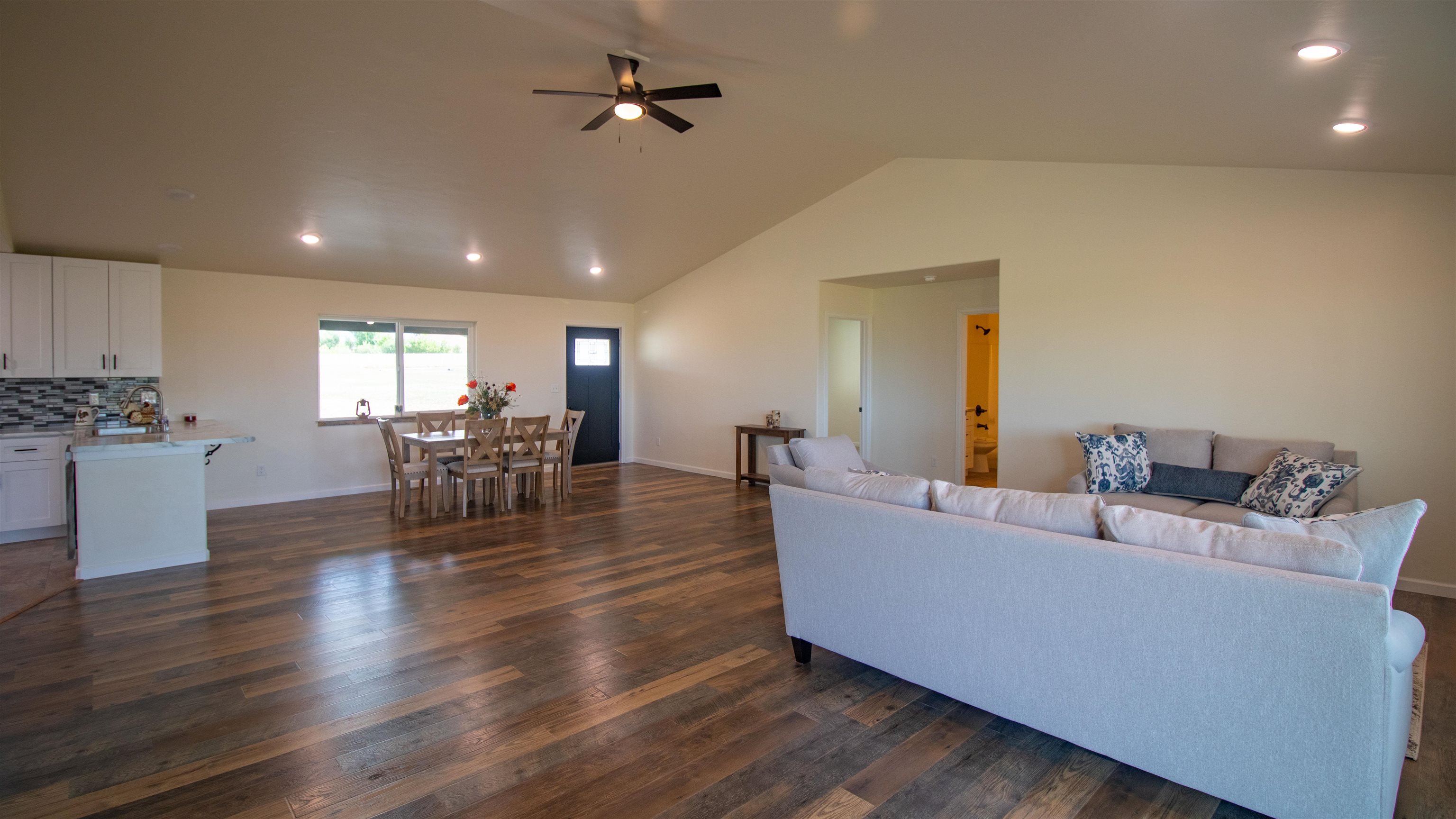 21030 North Road Property Photo 21