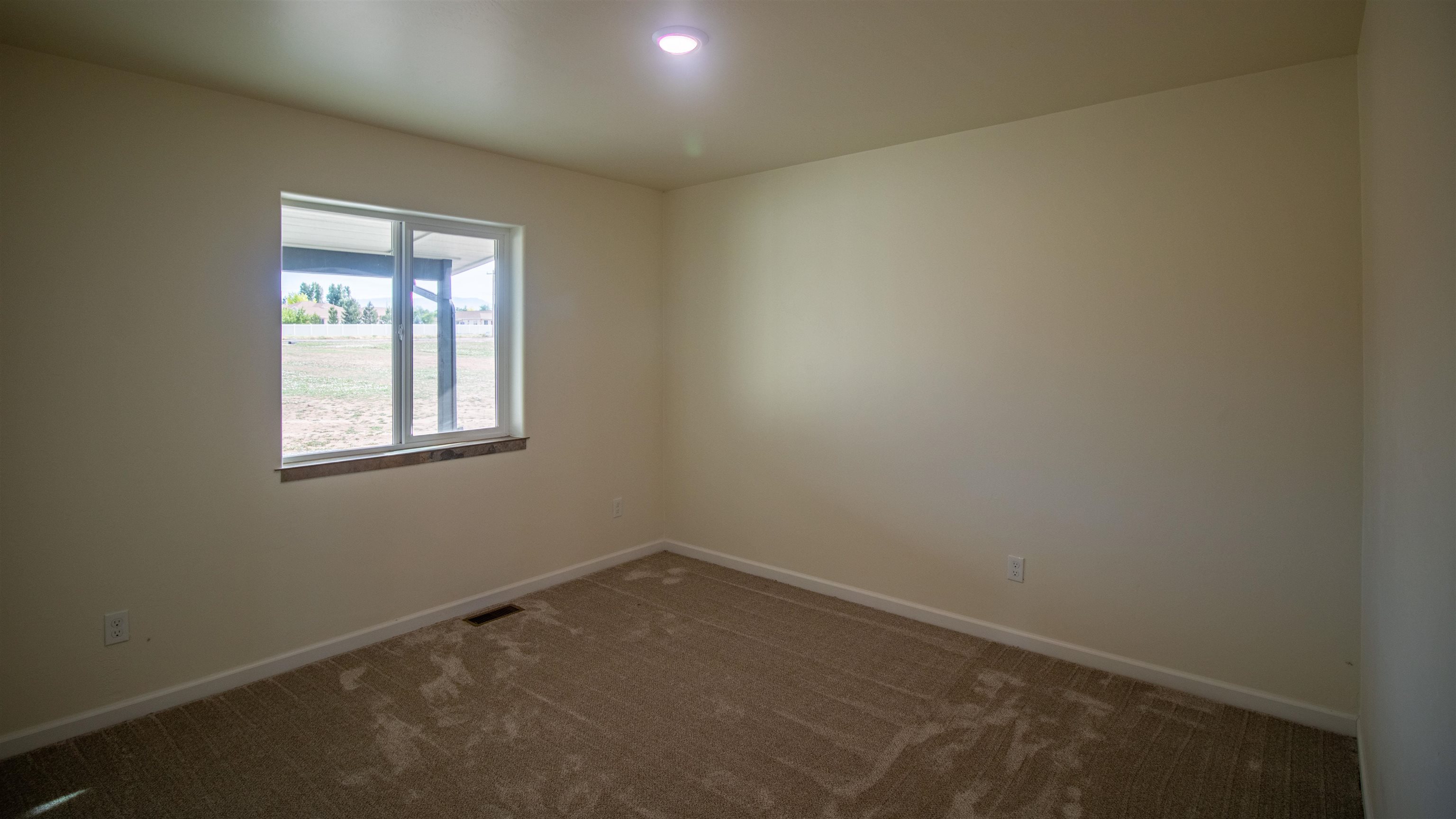 21030 North Road Property Photo 22