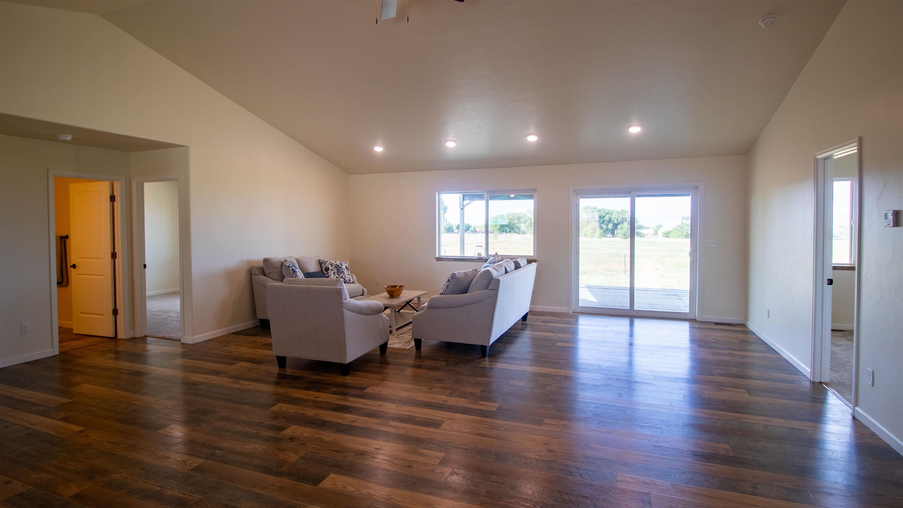 21030 North Road Property Photo 31