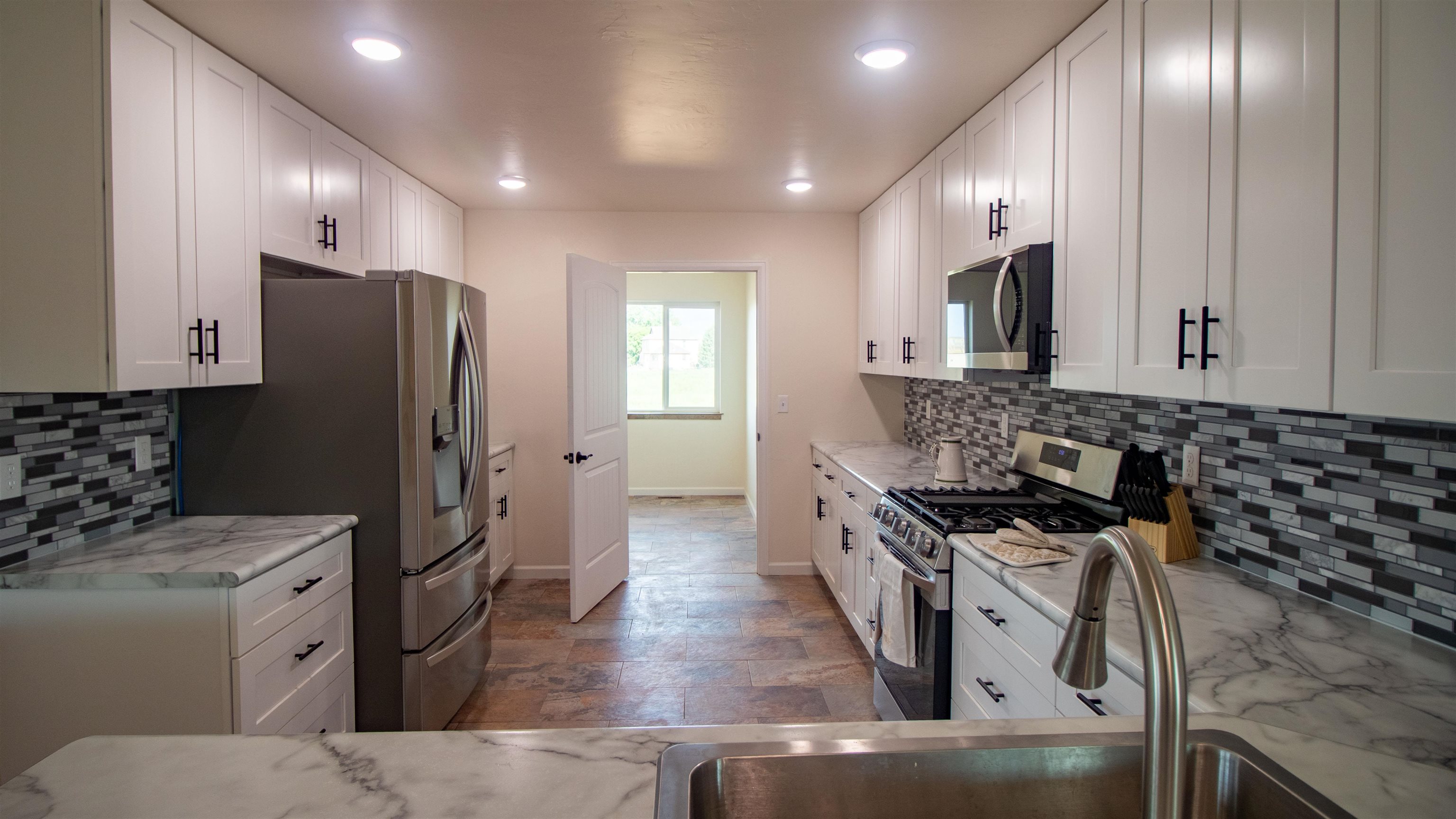 21030 North Road Property Photo 32