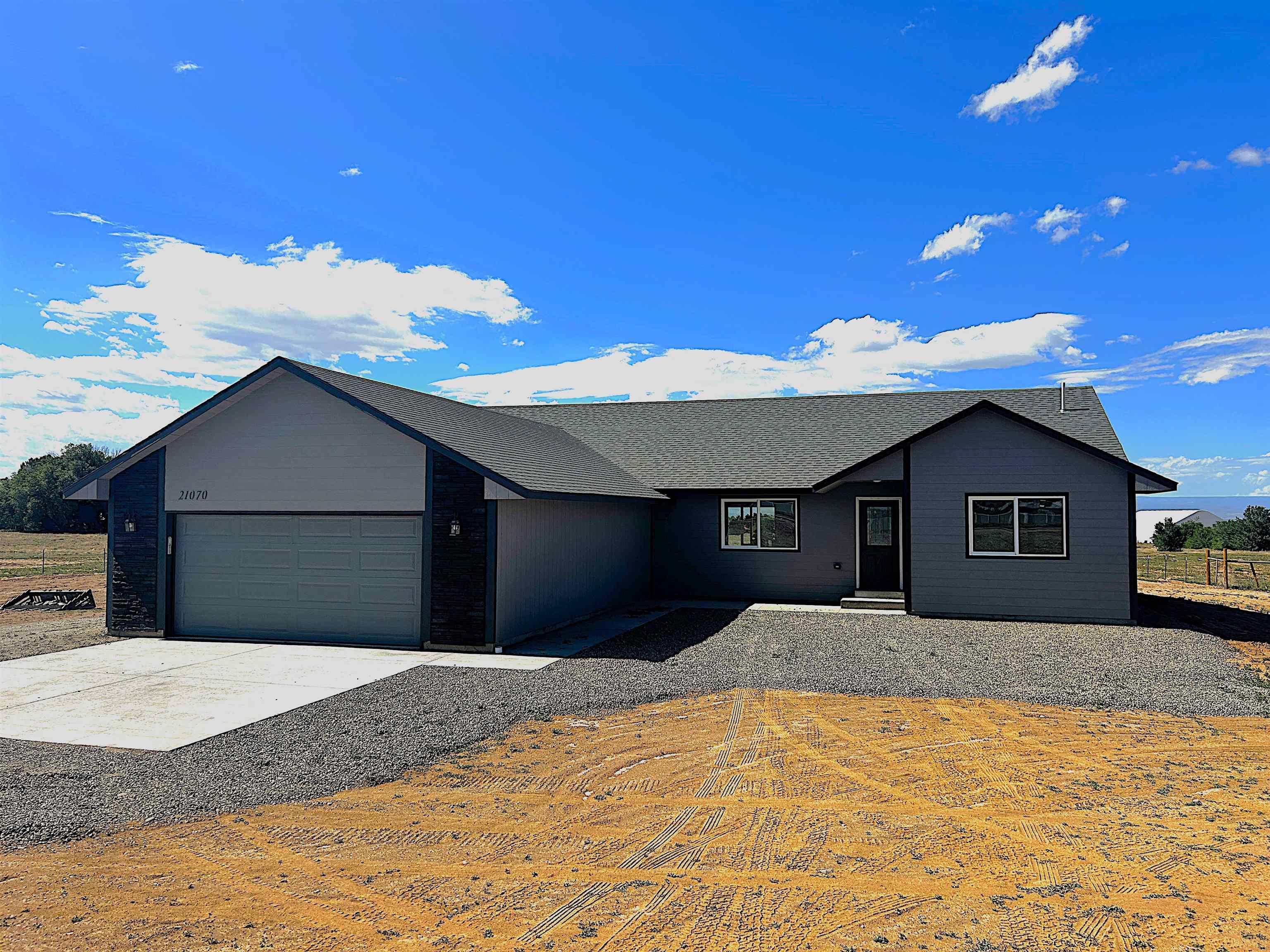 21070 North Road Property Photo 1
