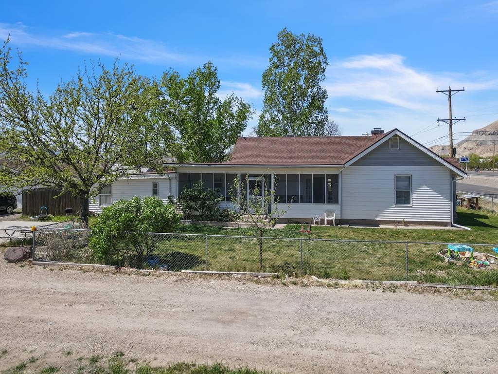 3743 G Road Property Photo
