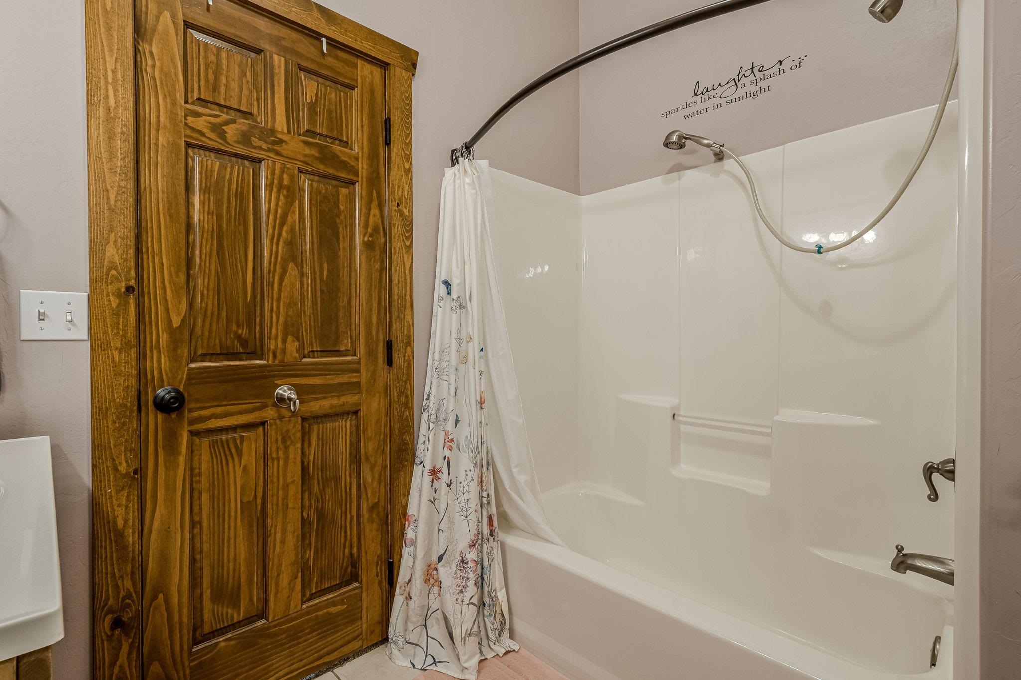 3652 1/2 G 7/10 Road Property Photo 17