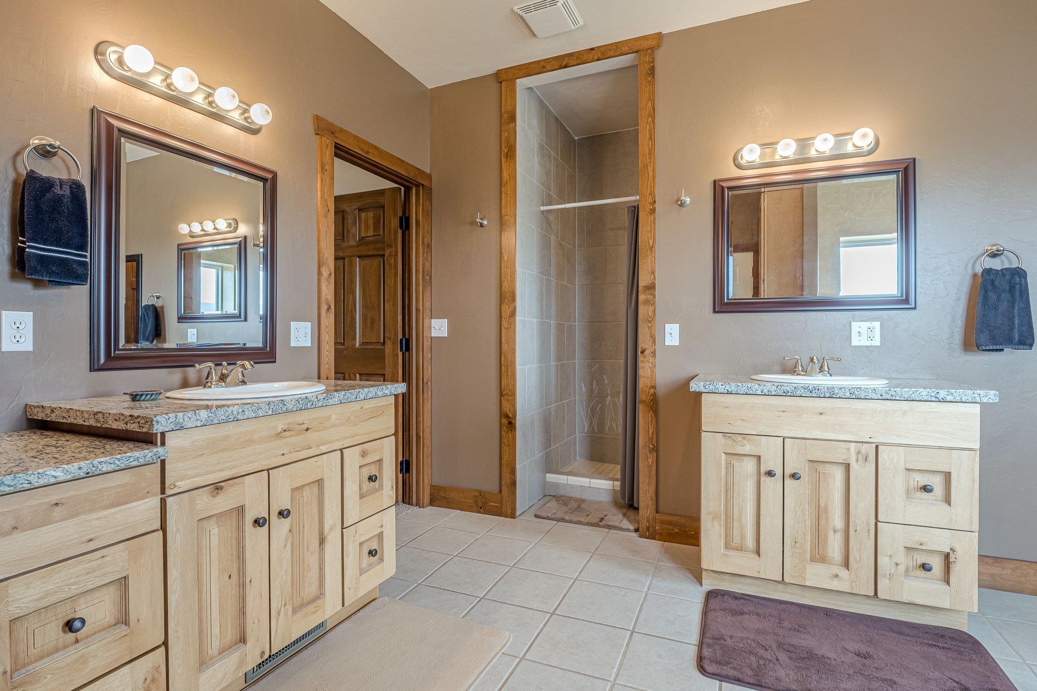 3652 1/2 G 7/10 Road Property Photo 29