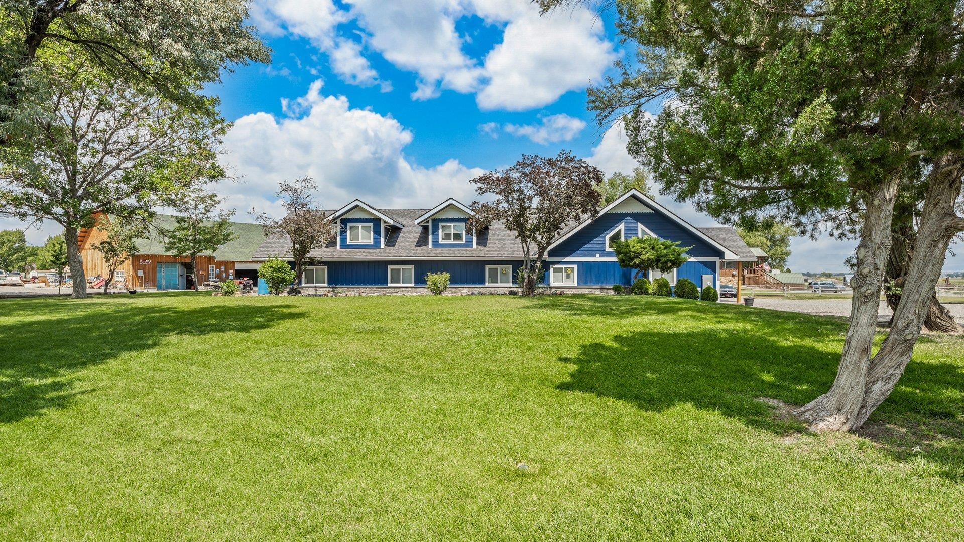 60977 Gunnison Avenue Property Photo 1