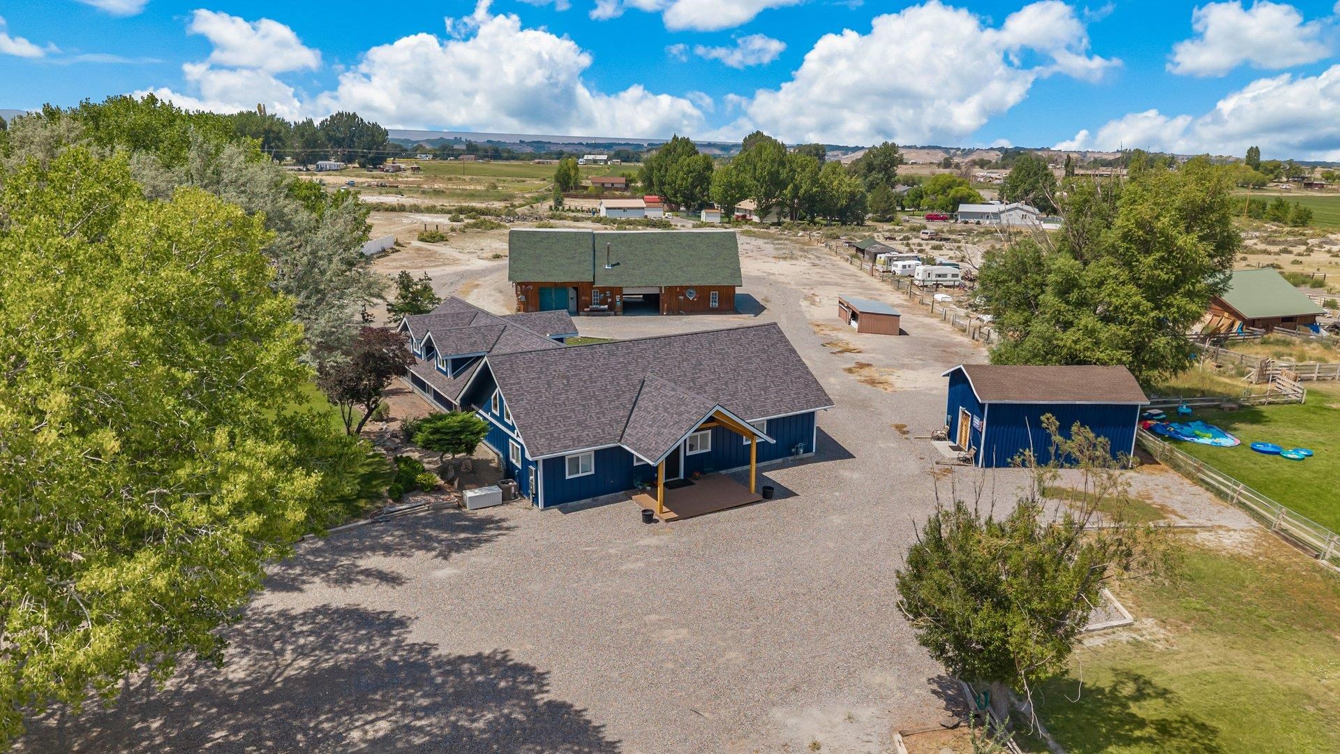 60977 Gunnison Avenue Property Photo 6