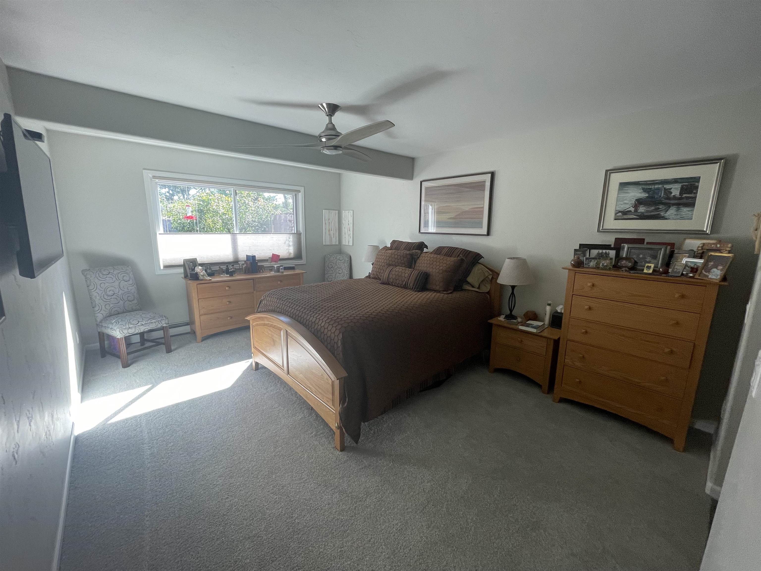 1535 Crest View Way Property Photo 6