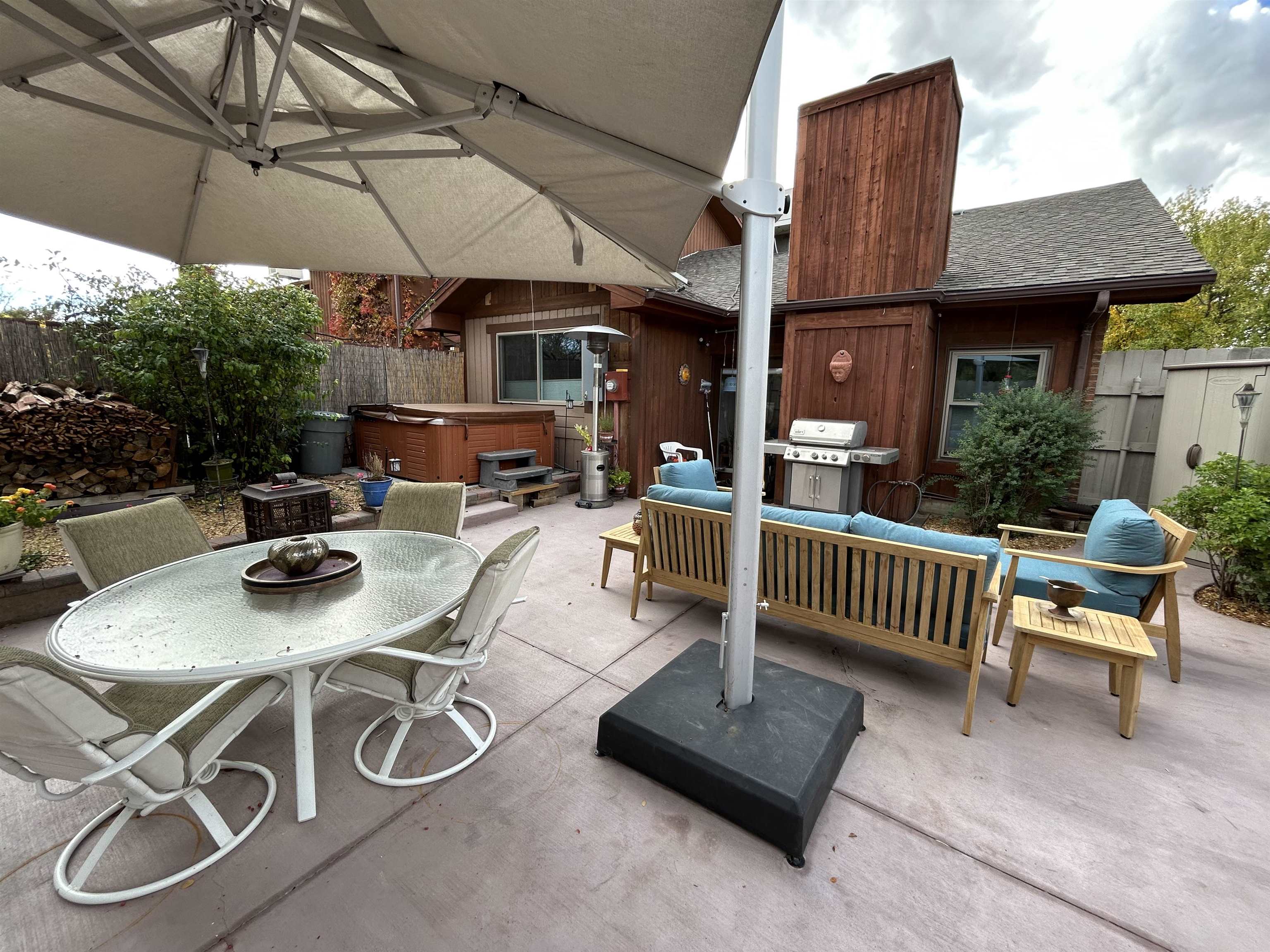 1535 Crest View Way Property Photo 8