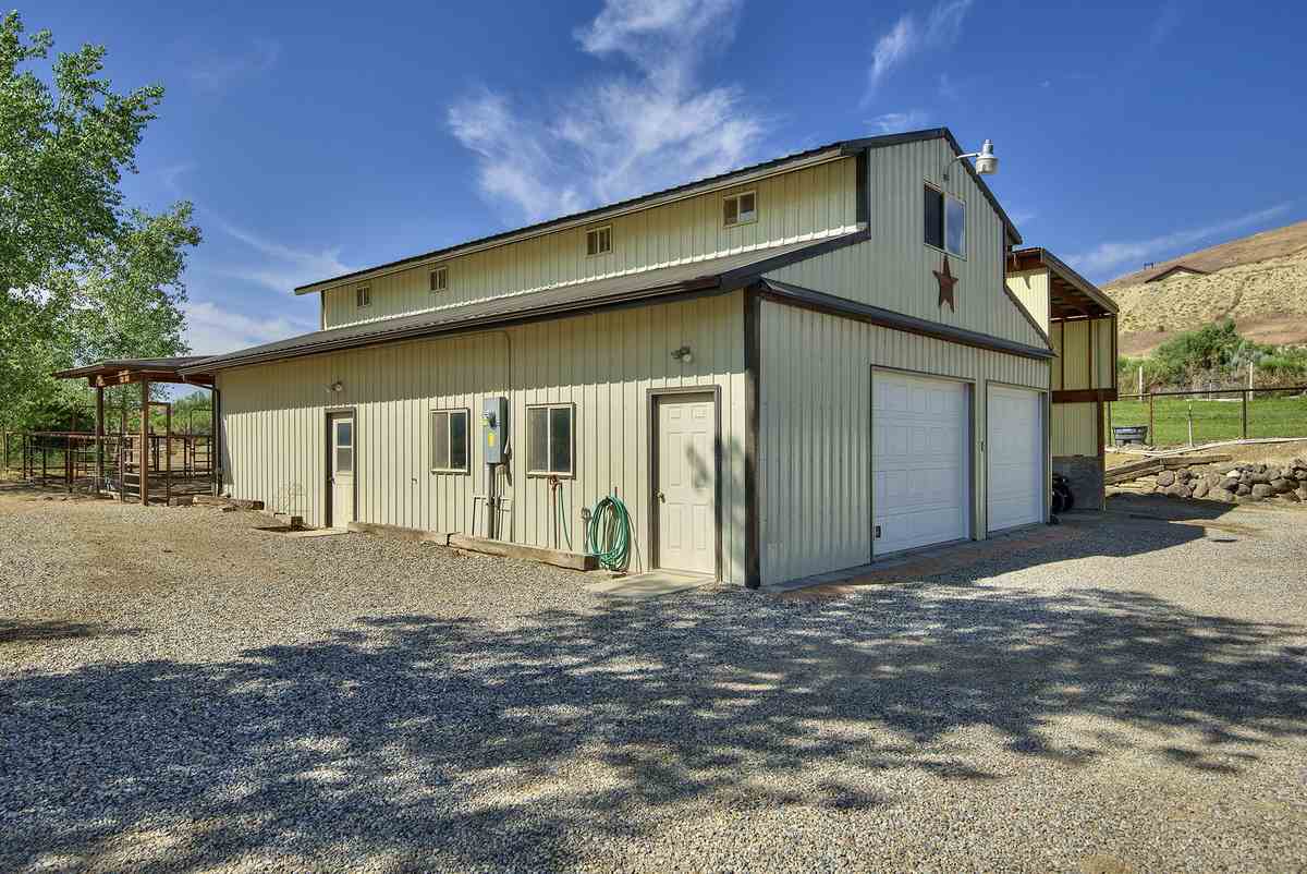 3575 E Road Property Photo 35