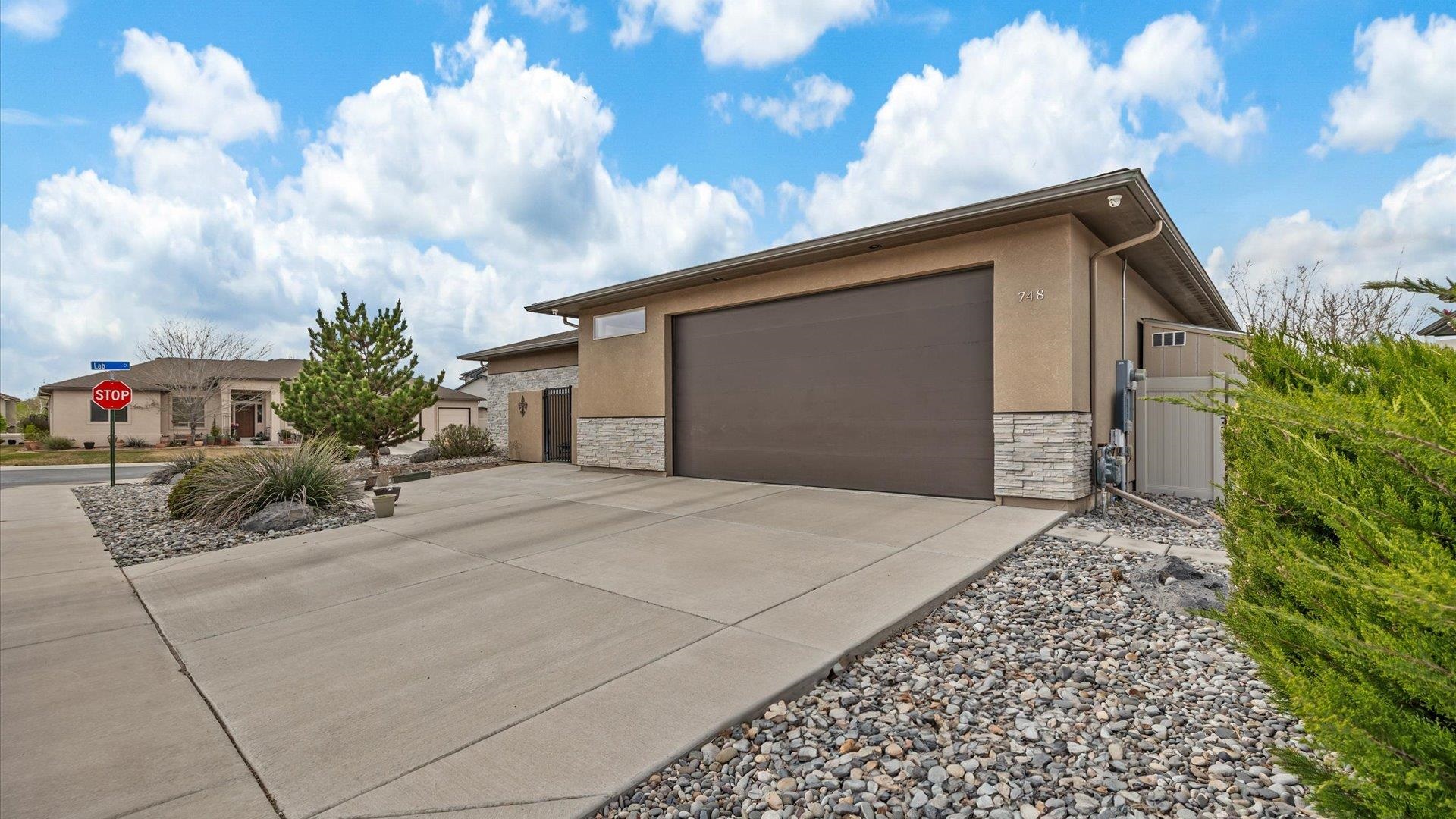 748 Ruby Ranch Drive Property Photo 4