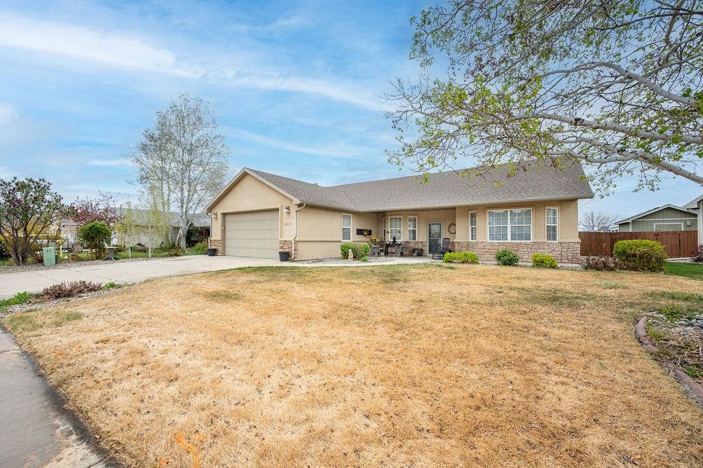 335 Crystal Court Property Photo 3