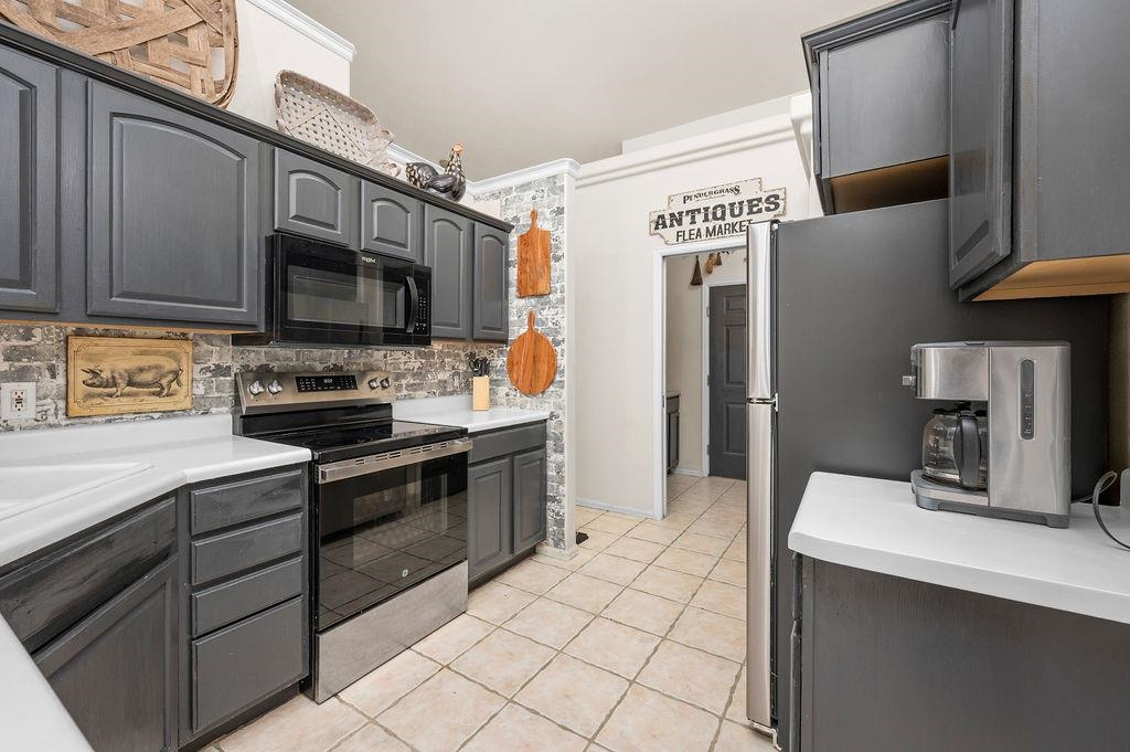 335 Crystal Court Property Photo 9