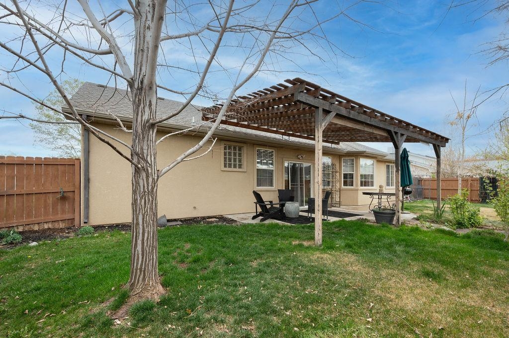335 Crystal Court Property Photo 17